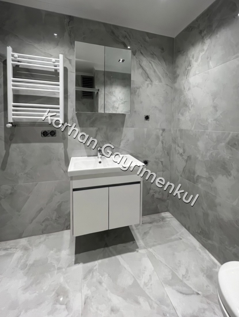 CADDEBOSTAN SAHİLDE BALKONLU EBEVEYN BANYOLU 68M2 NET 2+1 SIFIR