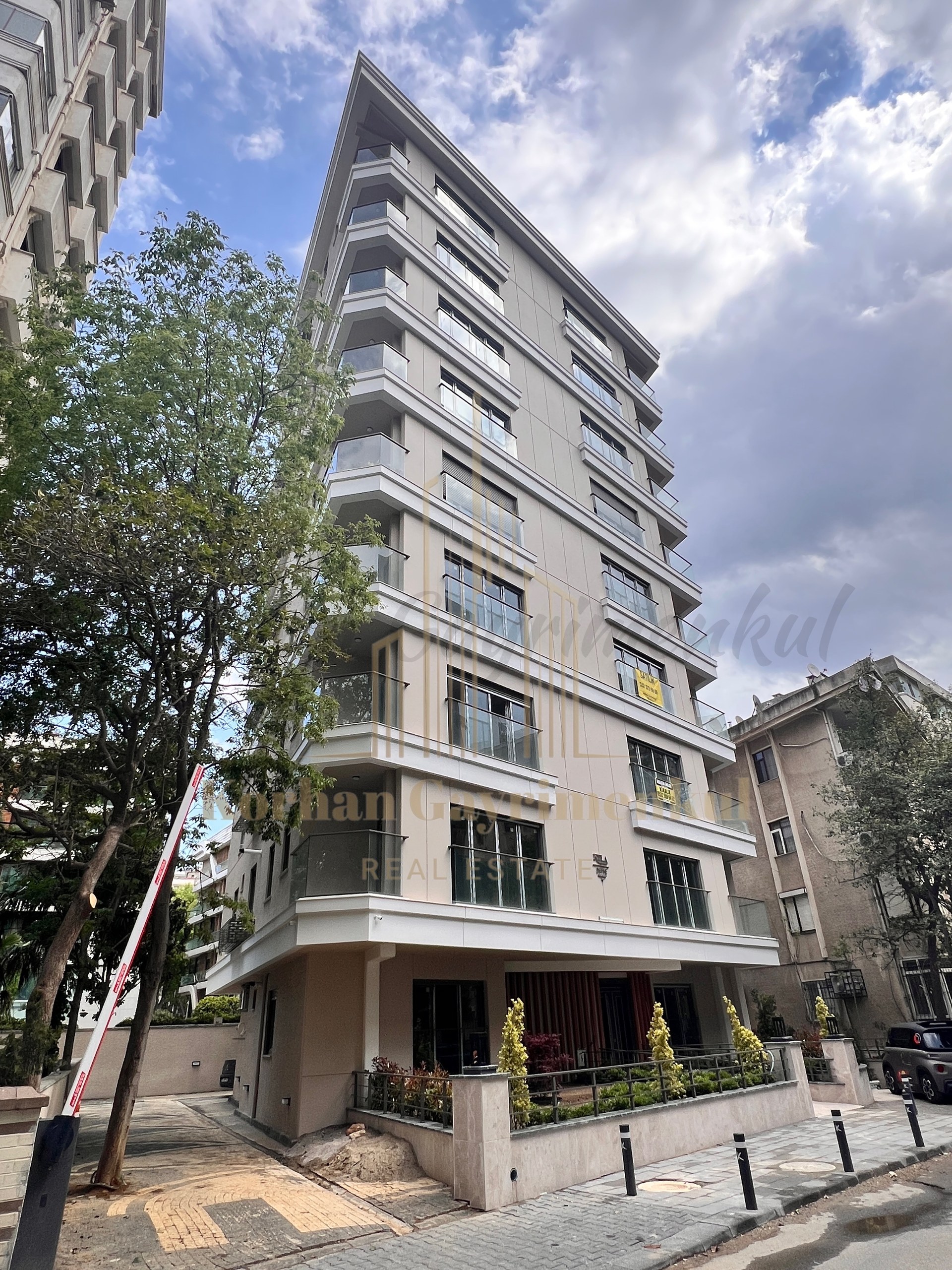 CADDEBOSTAN SAHİLDE BALKONLU EBEVEYN BANYOLU 68M2 NET 2+1 SIFIR