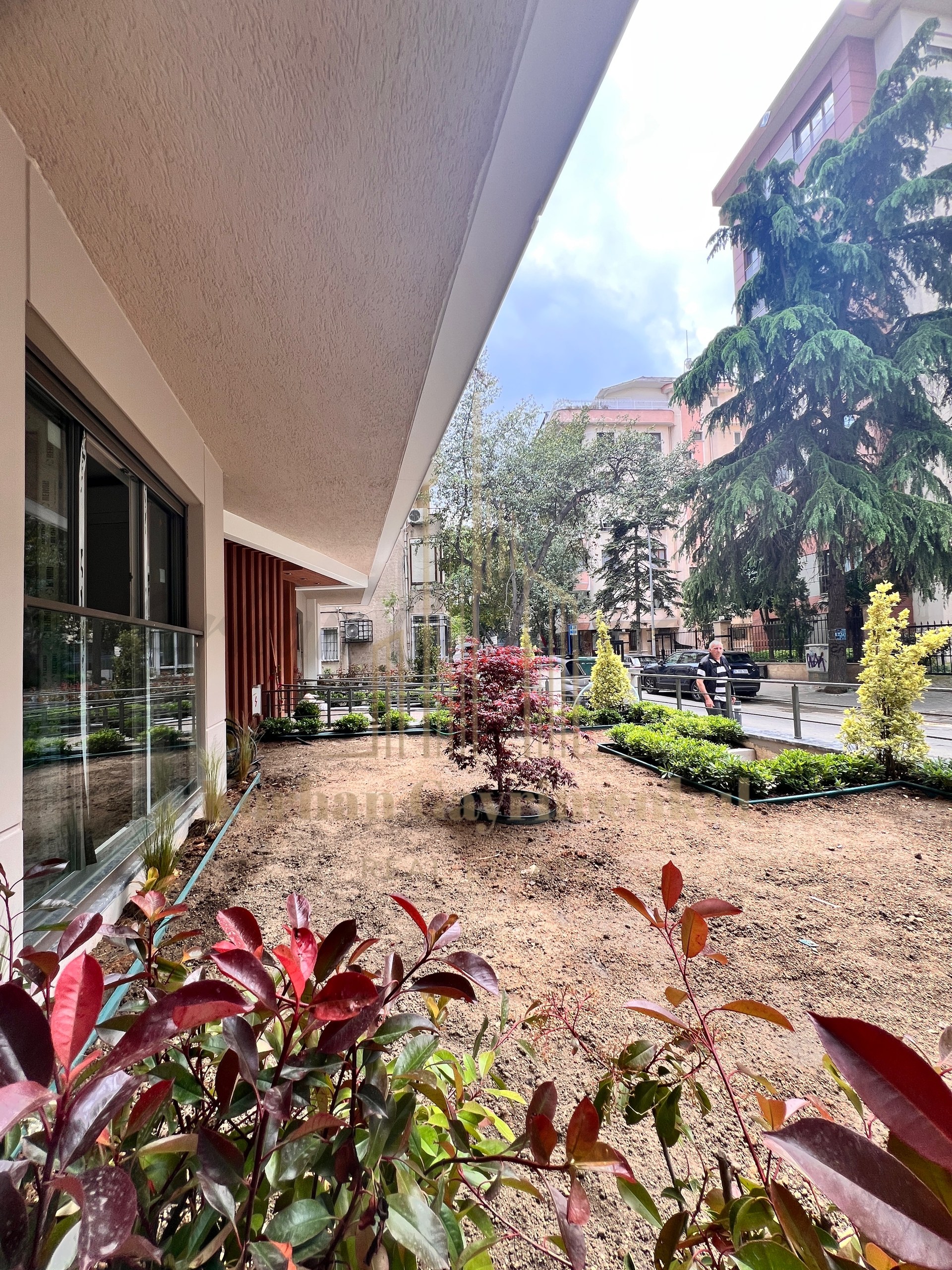 CADDEBOSTAN SAHİLDE BALKONLU EBEVEYN BANYOLU 68M2 NET 2+1 SIFIR
