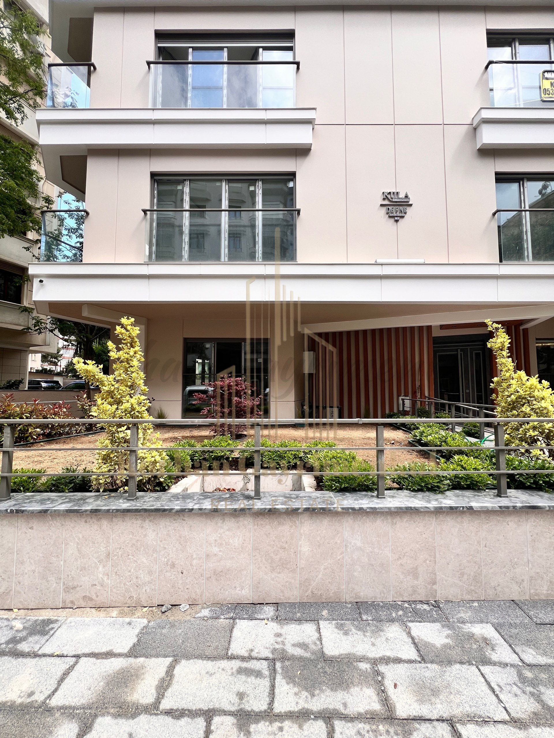 CADDEBOSTAN SAHİLDE BALKONLU EBEVEYN BANYOLU 68M2 NET 2+1 SIFIR