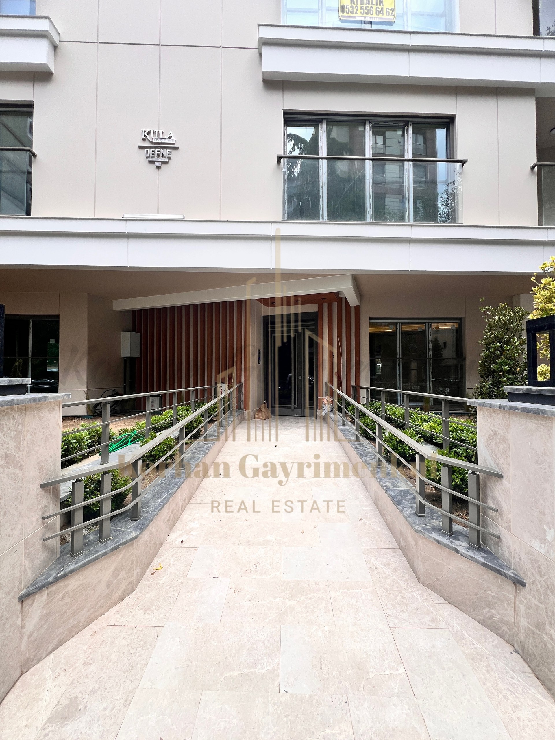 CADDEBOSTAN SAHİLDE BALKONLU EBEVEYN BANYOLU 68M2 NET 2+1 SIFIR