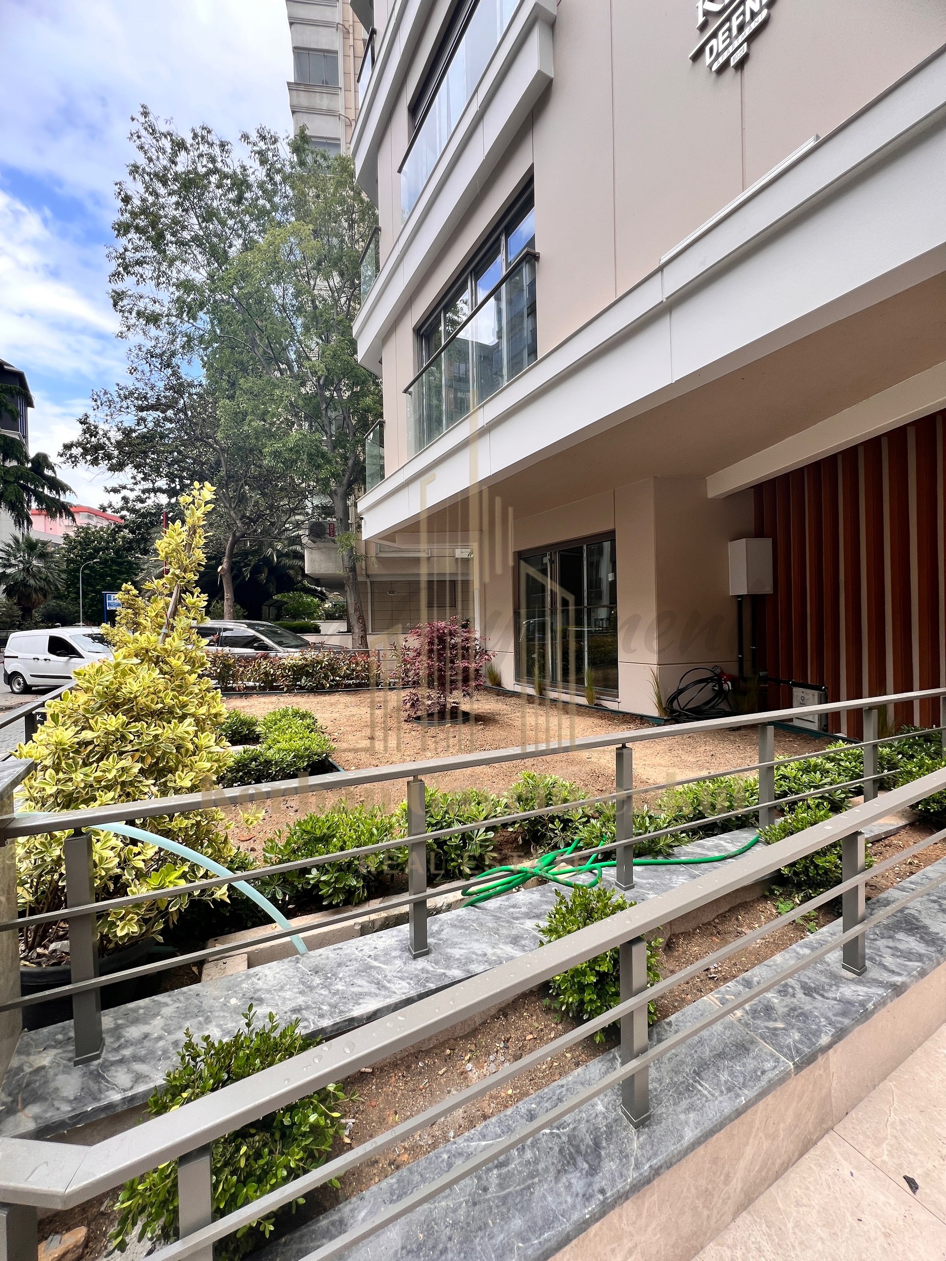 CADDEBOSTAN SAHİLDE BALKONLU EBEVEYN BANYOLU 68M2 NET 2+1 SIFIR