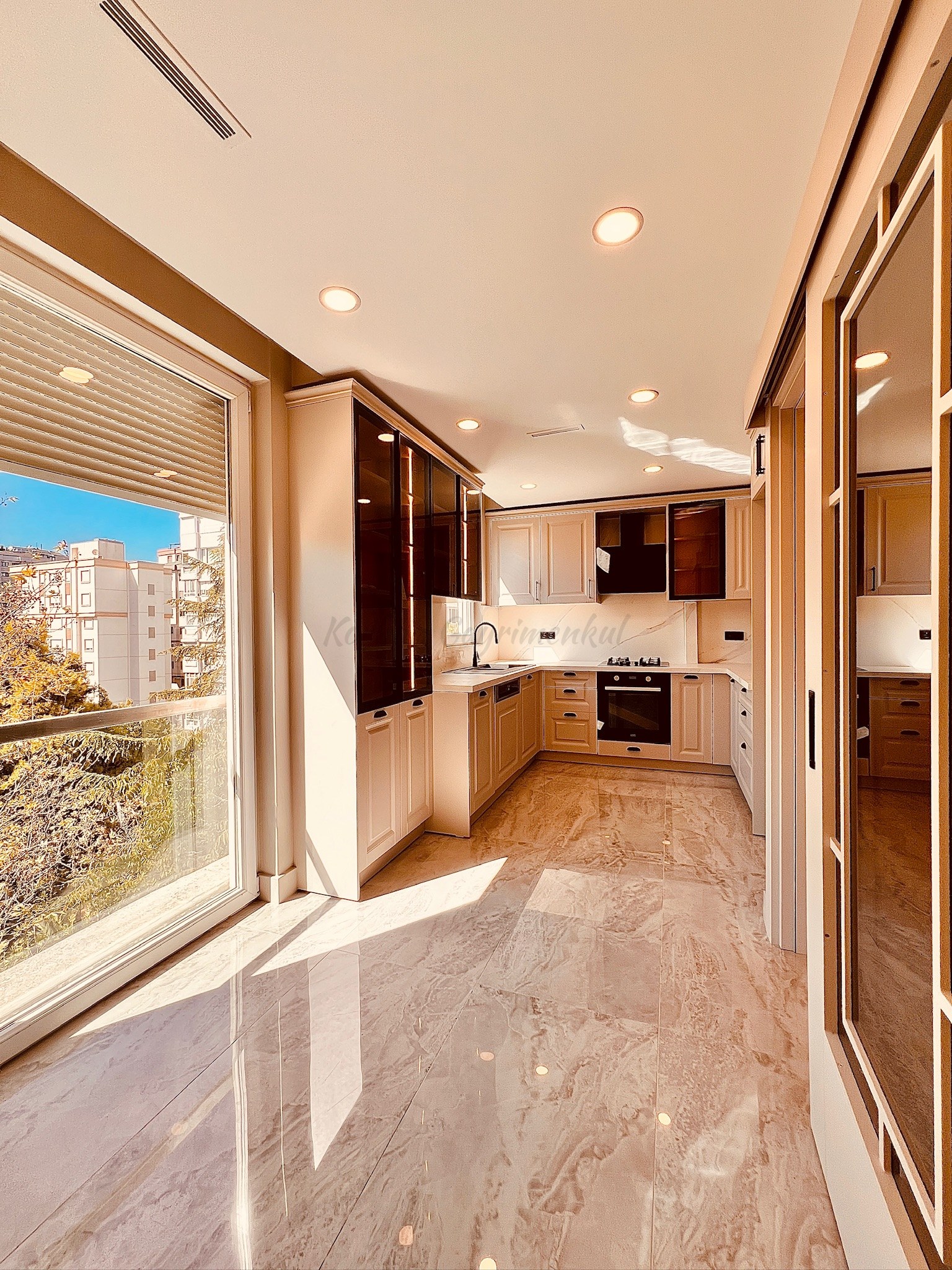 ERENKÖYDE BAĞDATA ÇOK YAKIN SİTE İÇERİSİNDE 150M2 3+1