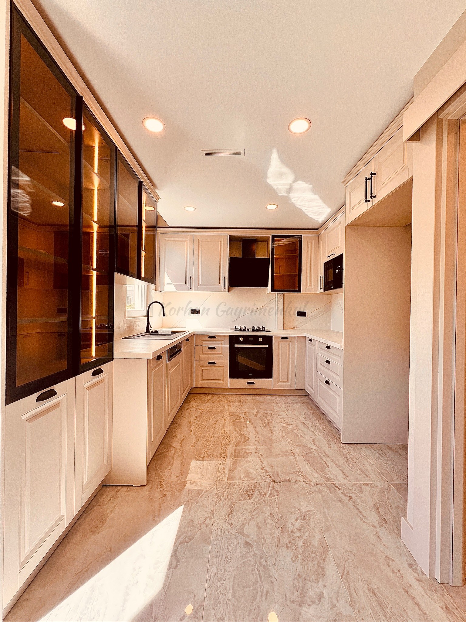 ERENKÖYDE BAĞDATA ÇOK YAKIN SİTE İÇERİSİNDE 150M2 3+1