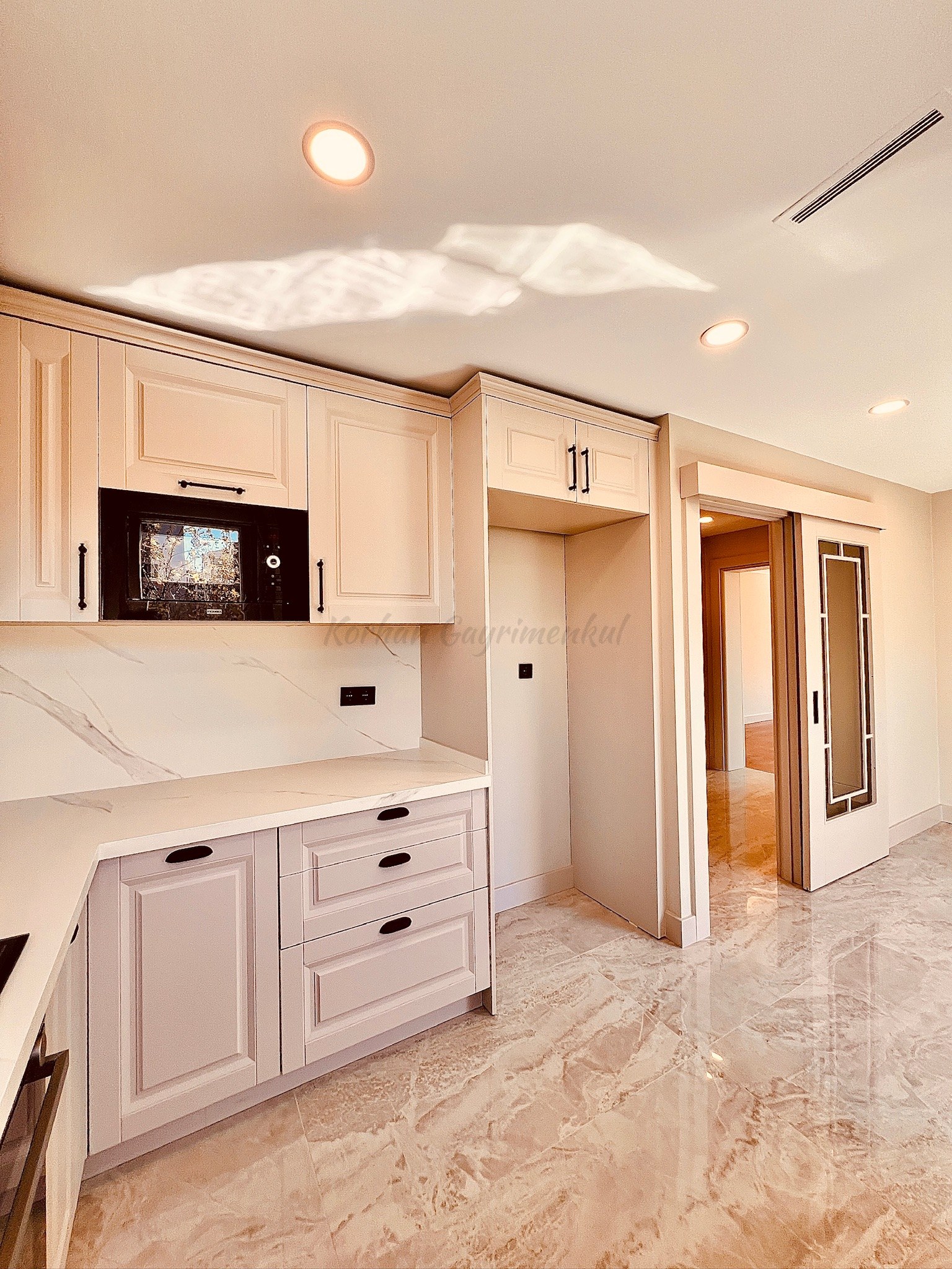 ERENKÖYDE BAĞDATA ÇOK YAKIN SİTE İÇERİSİNDE 150M2 3+1