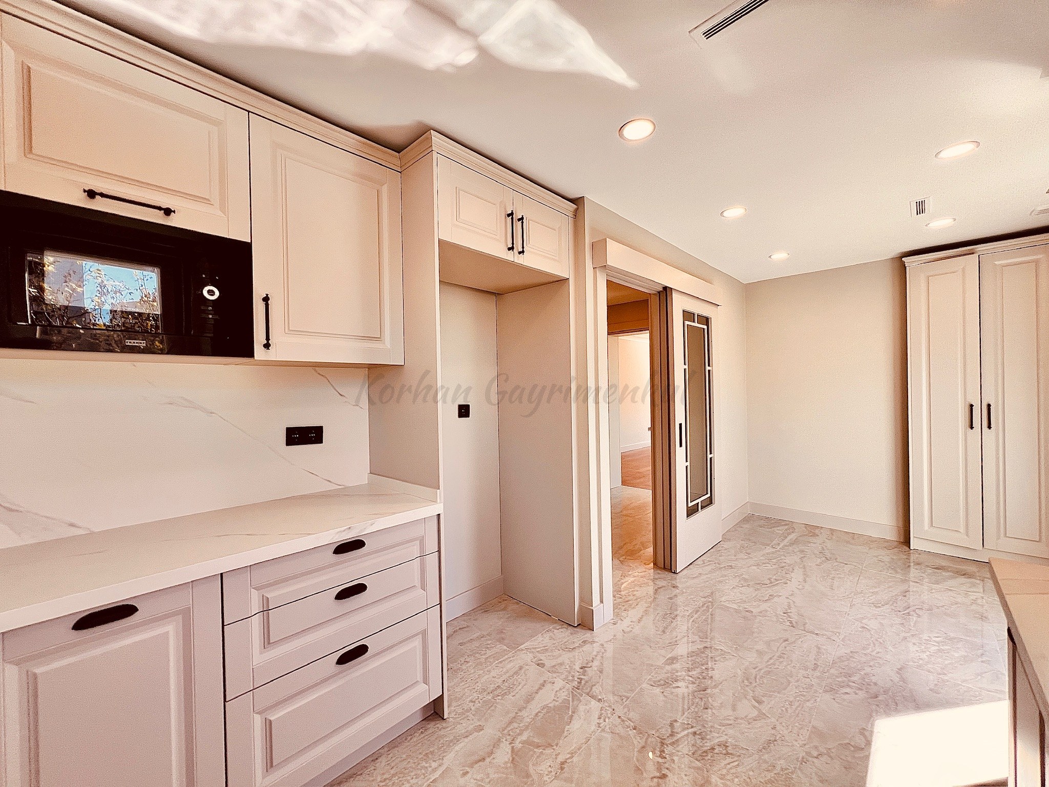 ERENKÖYDE BAĞDATA ÇOK YAKIN SİTE İÇERİSİNDE 150M2 3+1