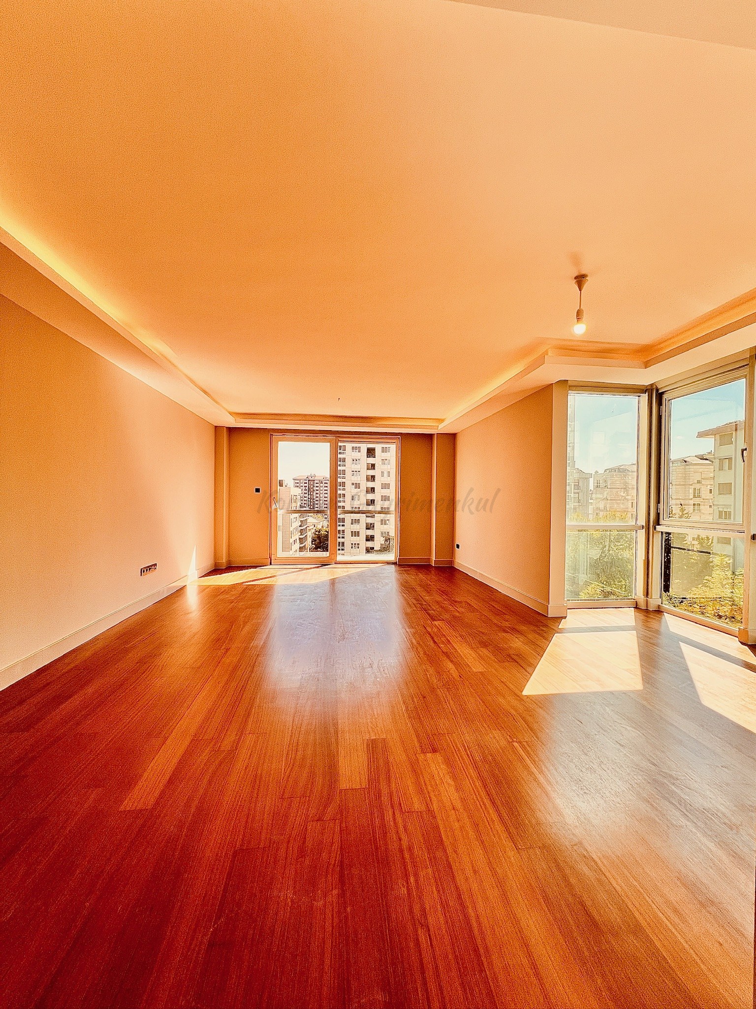 ERENKÖYDE BAĞDATA ÇOK YAKIN SİTE İÇERİSİNDE 150M2 3+1