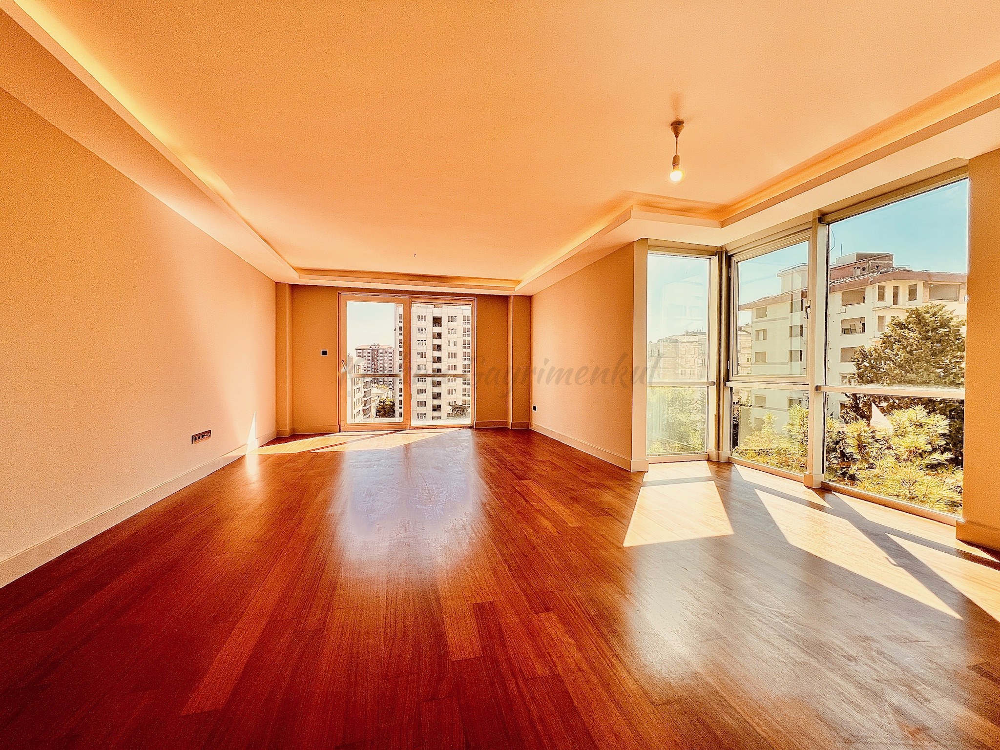 ERENKÖYDE BAĞDATA ÇOK YAKIN SİTE İÇERİSİNDE 150M2 3+1