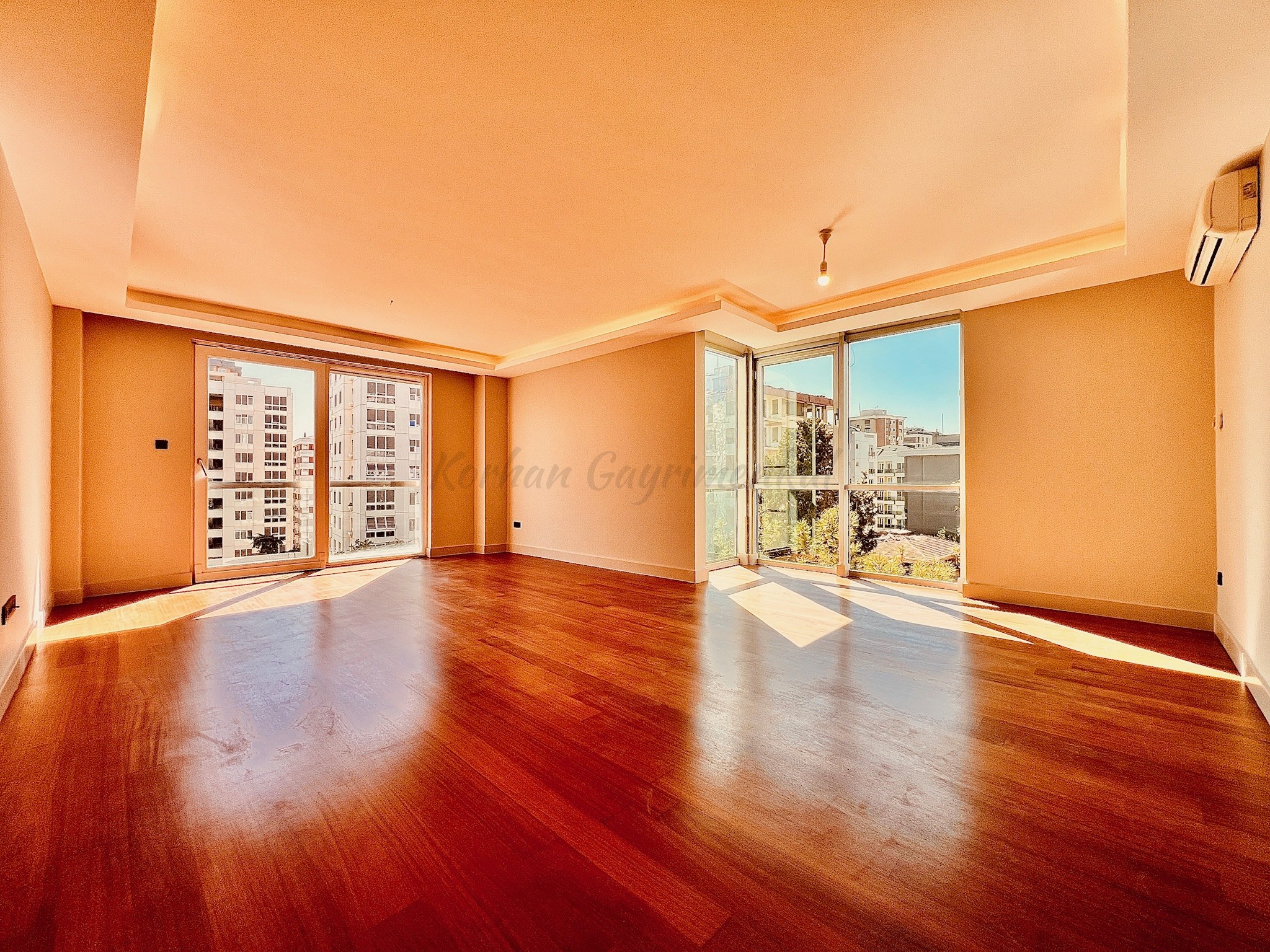 ERENKÖYDE BAĞDATA ÇOK YAKIN SİTE İÇERİSİNDE 150M2 3+1