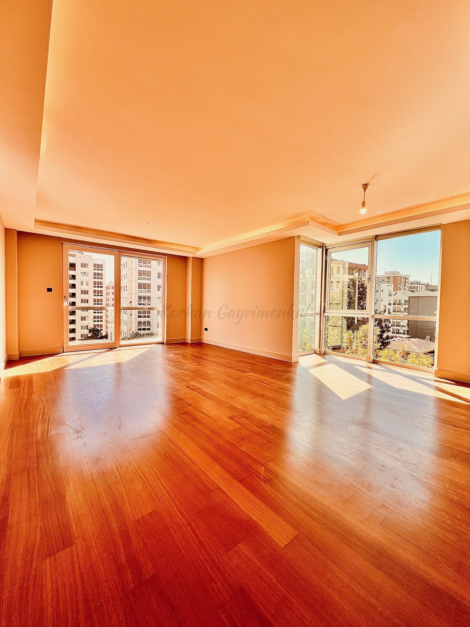 ERENKÖYDE BAĞDATA ÇOK YAKIN SİTE İÇERİSİNDE 150M2 3+1