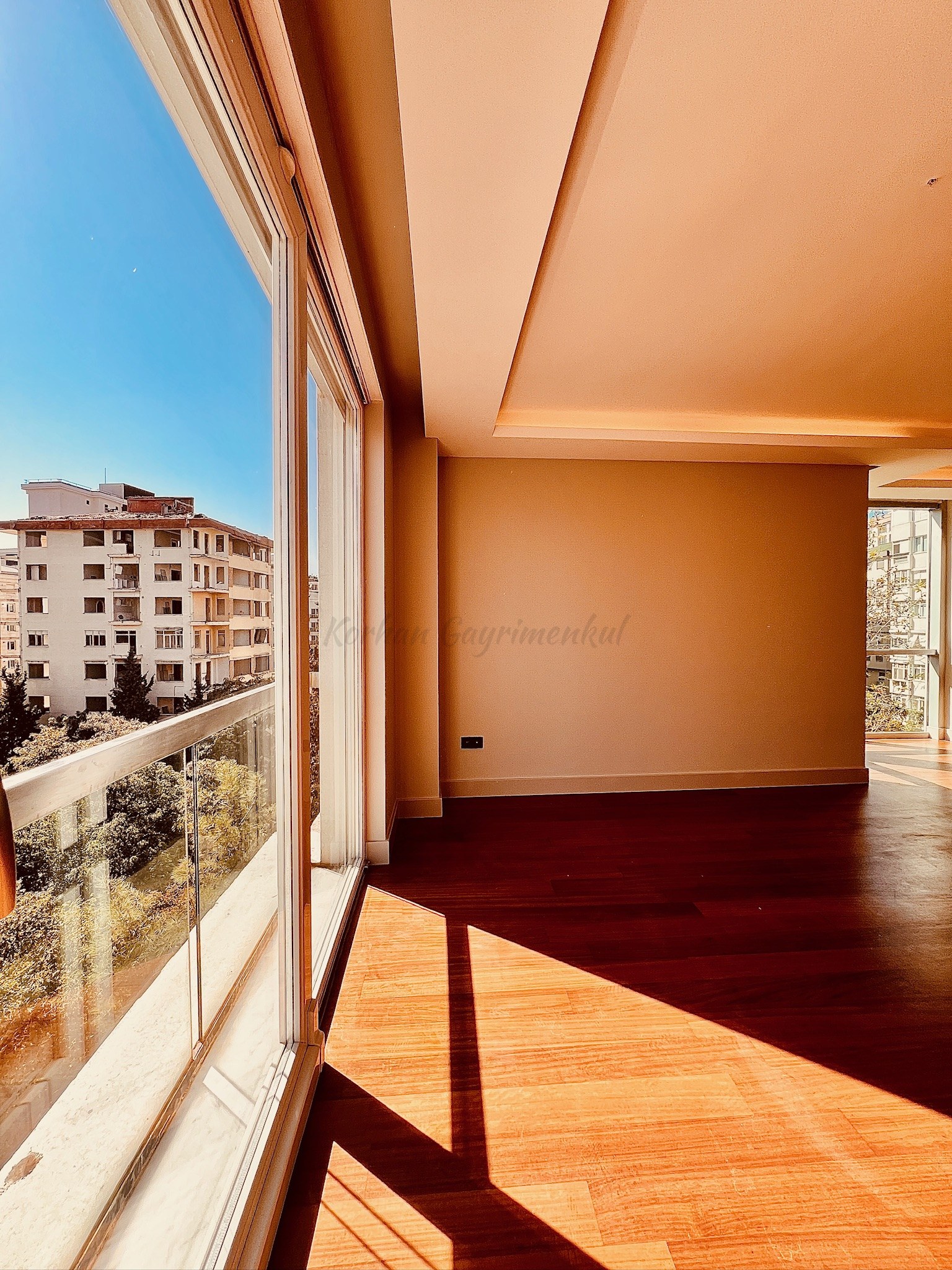 ERENKÖYDE BAĞDATA ÇOK YAKIN SİTE İÇERİSİNDE 150M2 3+1
