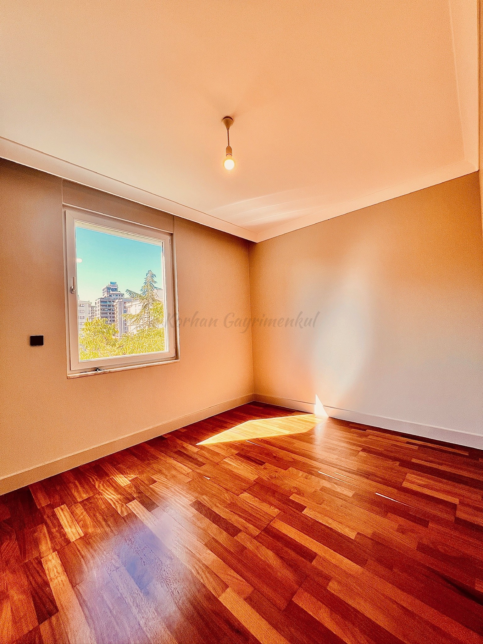 ERENKÖYDE BAĞDATA ÇOK YAKIN SİTE İÇERİSİNDE 150M2 3+1