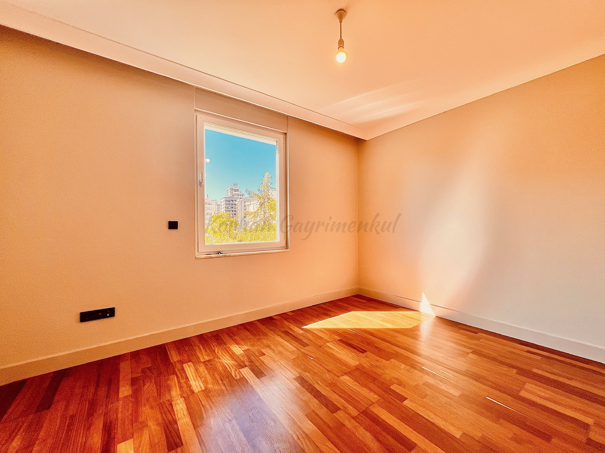 ERENKÖYDE BAĞDATA ÇOK YAKIN SİTE İÇERİSİNDE 150M2 3+1