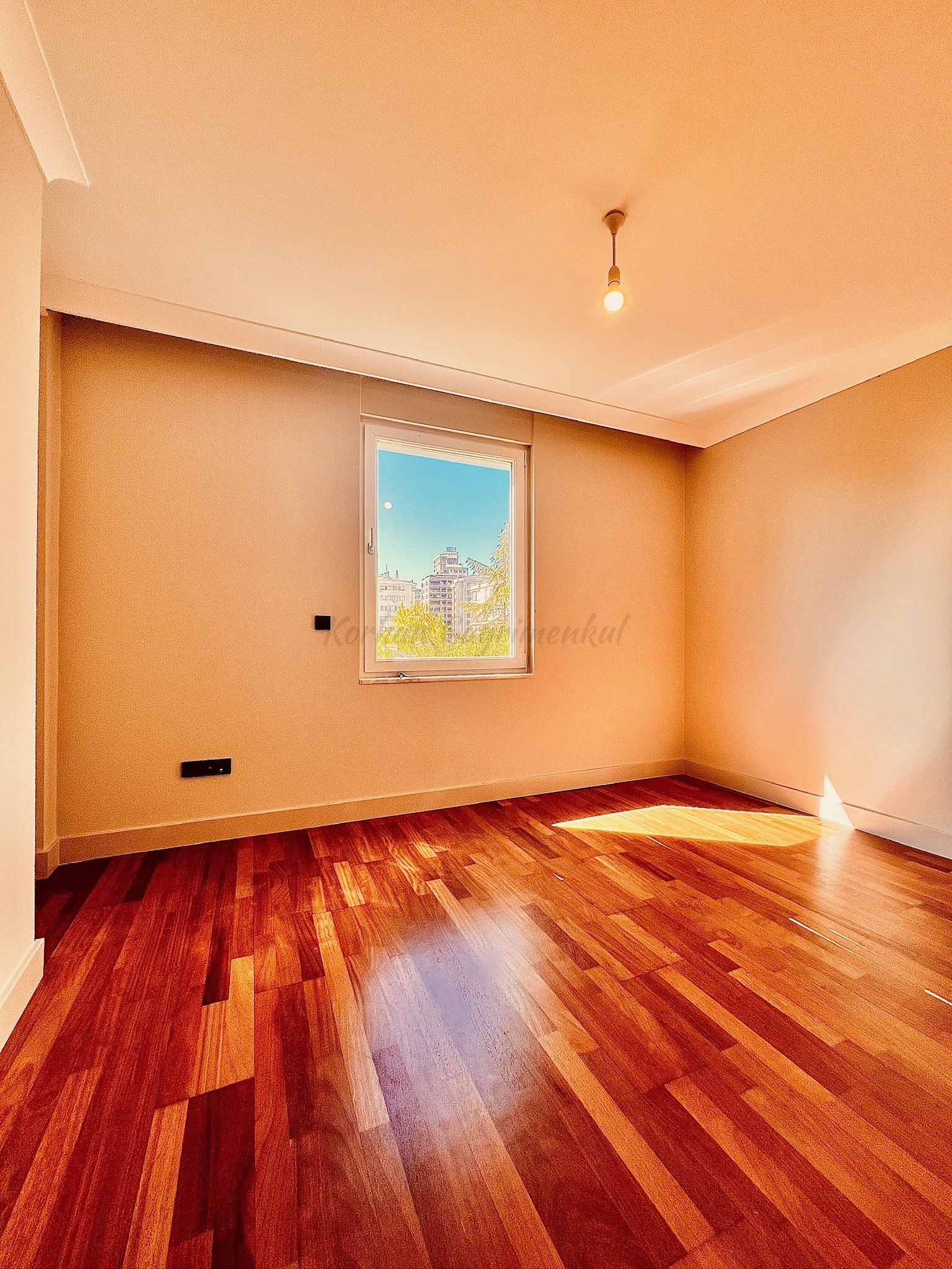 ERENKÖYDE BAĞDATA ÇOK YAKIN SİTE İÇERİSİNDE 150M2 3+1