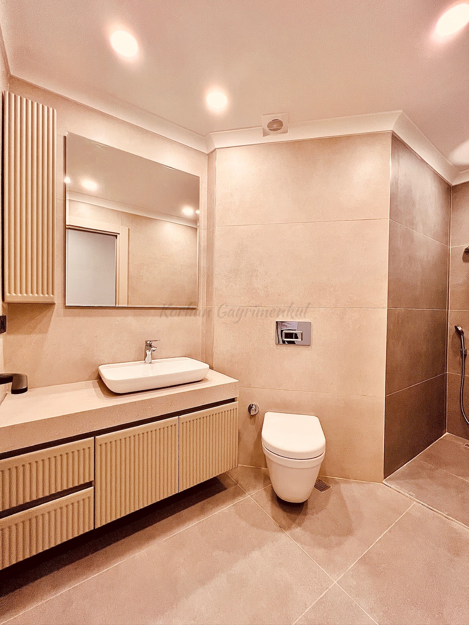 ERENKÖYDE BAĞDATA ÇOK YAKIN SİTE İÇERİSİNDE 150M2 3+1