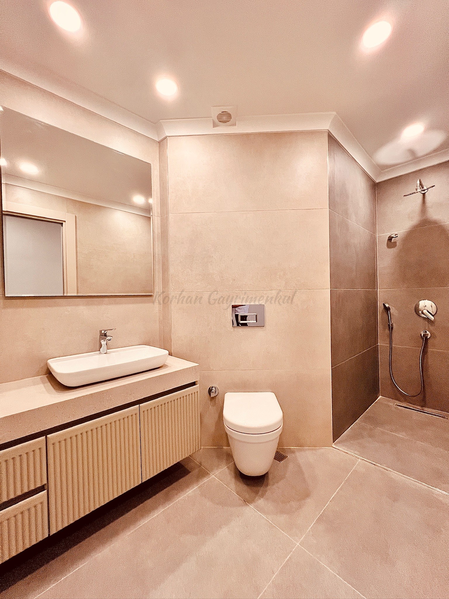 ERENKÖYDE BAĞDATA ÇOK YAKIN SİTE İÇERİSİNDE 150M2 3+1