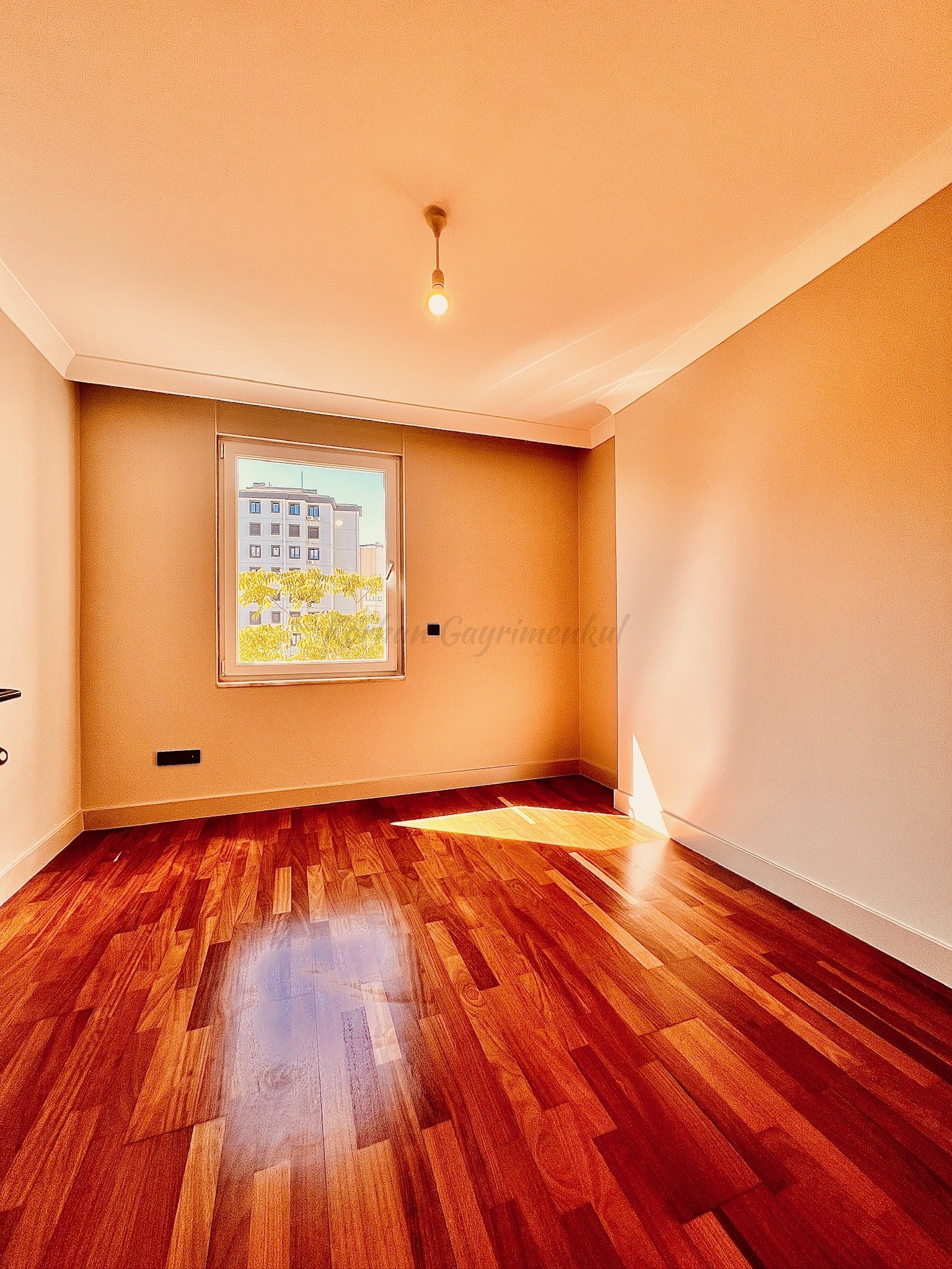 ERENKÖYDE BAĞDATA ÇOK YAKIN SİTE İÇERİSİNDE 150M2 3+1