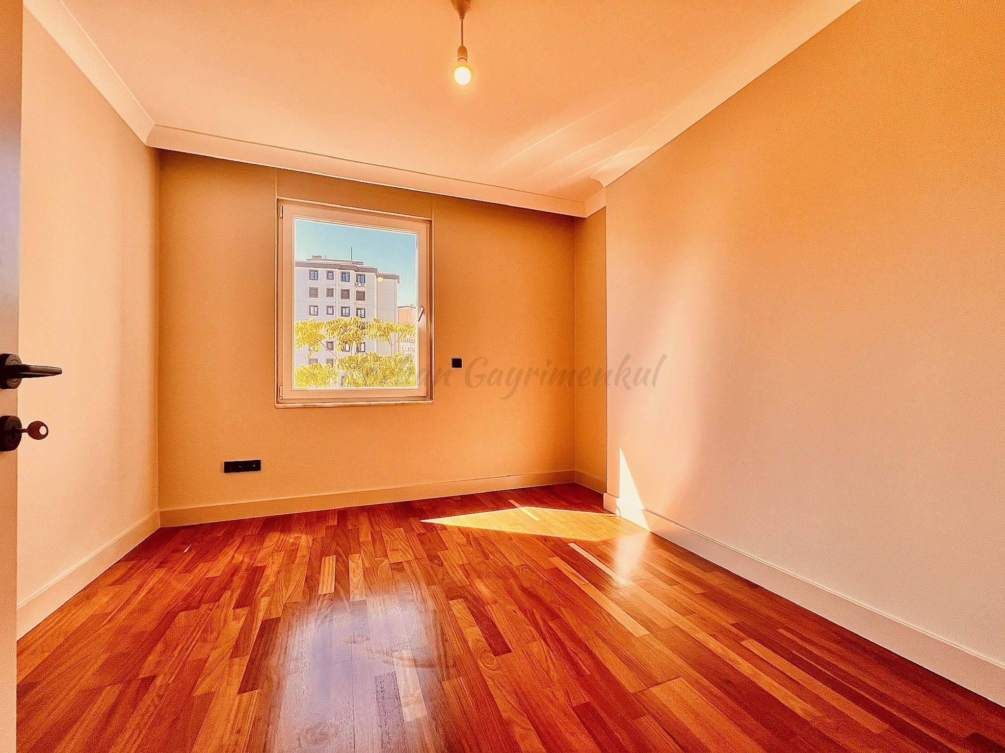 ERENKÖYDE BAĞDATA ÇOK YAKIN SİTE İÇERİSİNDE 150M2 3+1