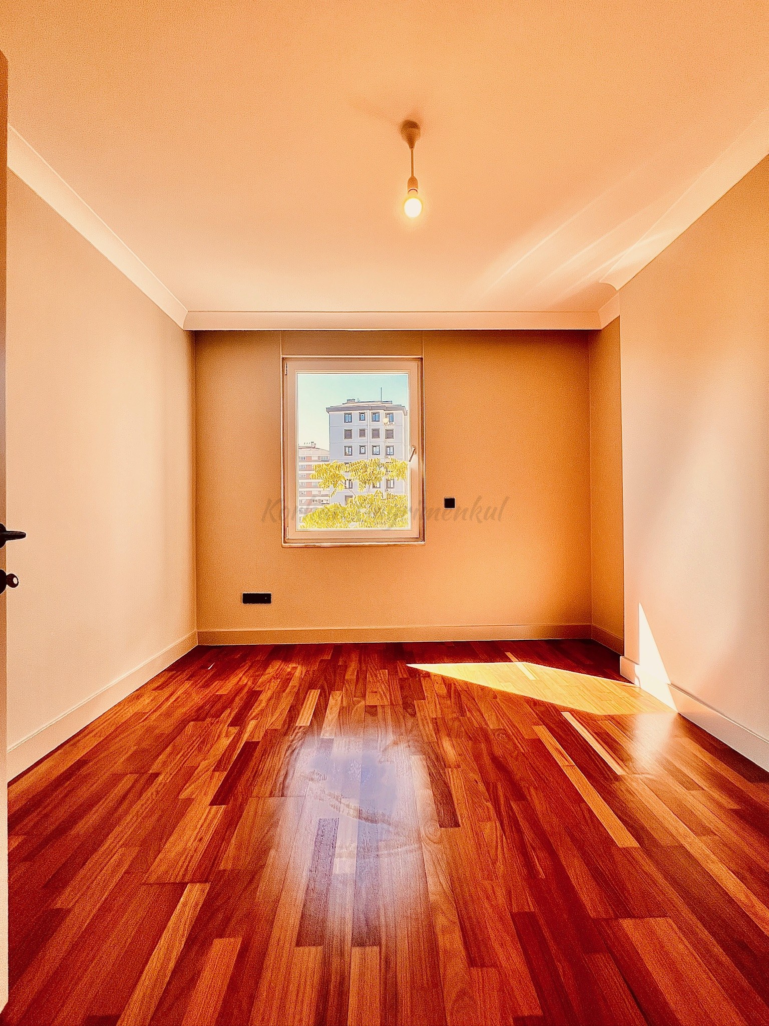 ERENKÖYDE BAĞDATA ÇOK YAKIN SİTE İÇERİSİNDE 150M2 3+1