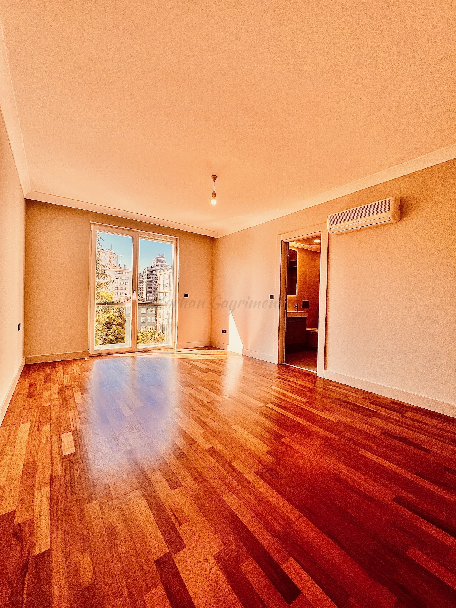 ERENKÖYDE BAĞDATA ÇOK YAKIN SİTE İÇERİSİNDE 150M2 3+1