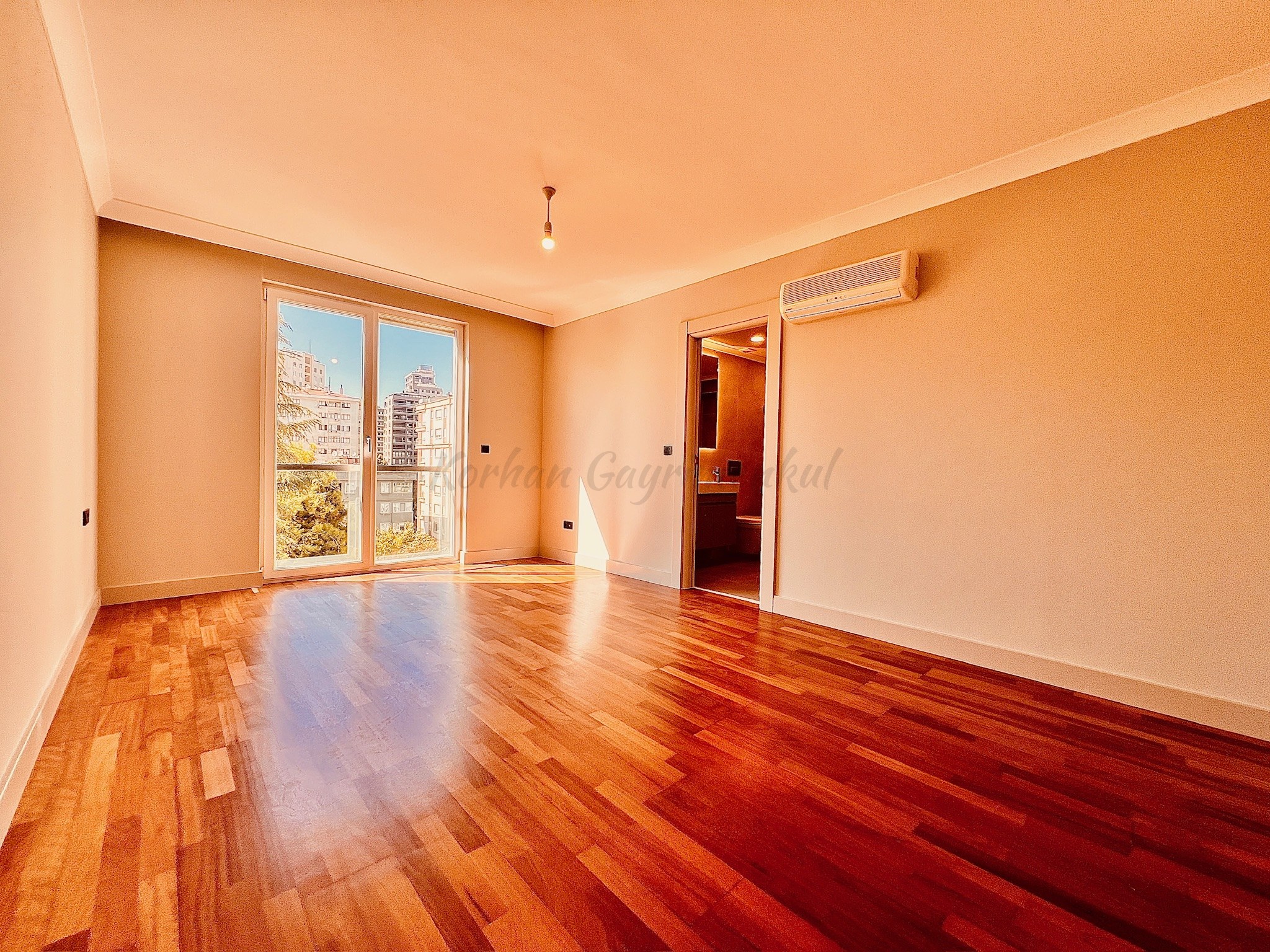 ERENKÖYDE BAĞDATA ÇOK YAKIN SİTE İÇERİSİNDE 150M2 3+1