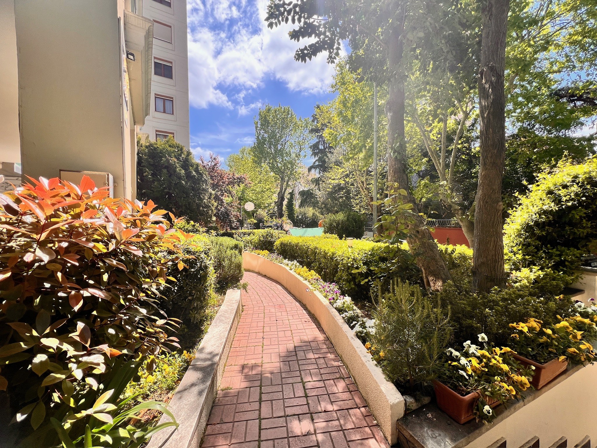 ERENKÖYDE BAĞDATA ÇOK YAKIN SİTE İÇERİSİNDE 150M2 3+1
