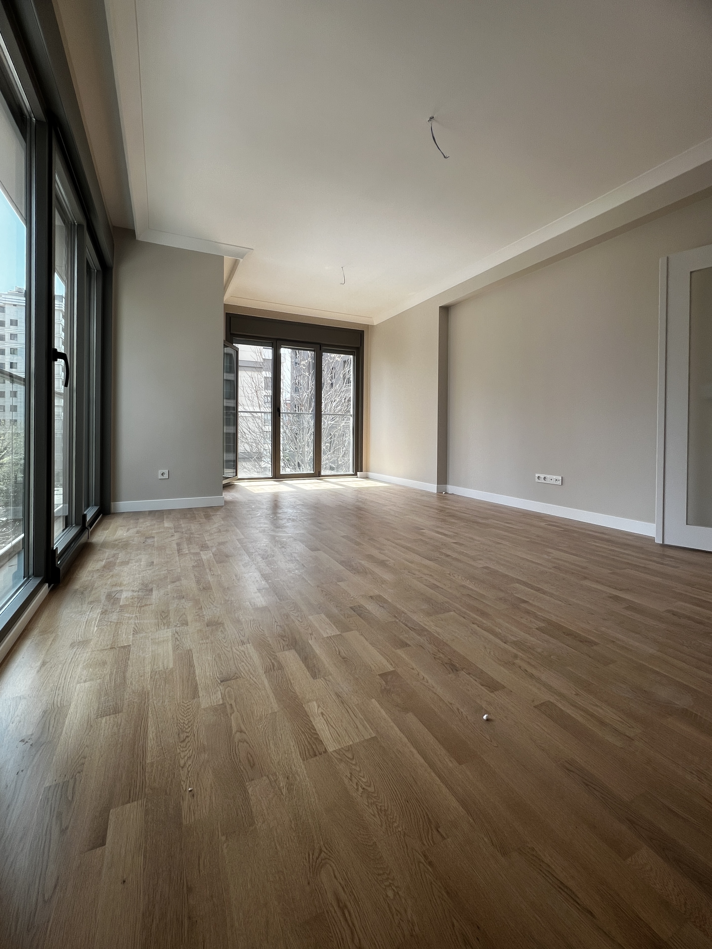 CADDEBOSTAN SAHİLDE İŞ YERİNE KONUTA 125M2 3+1 BALKONLU SIFIR