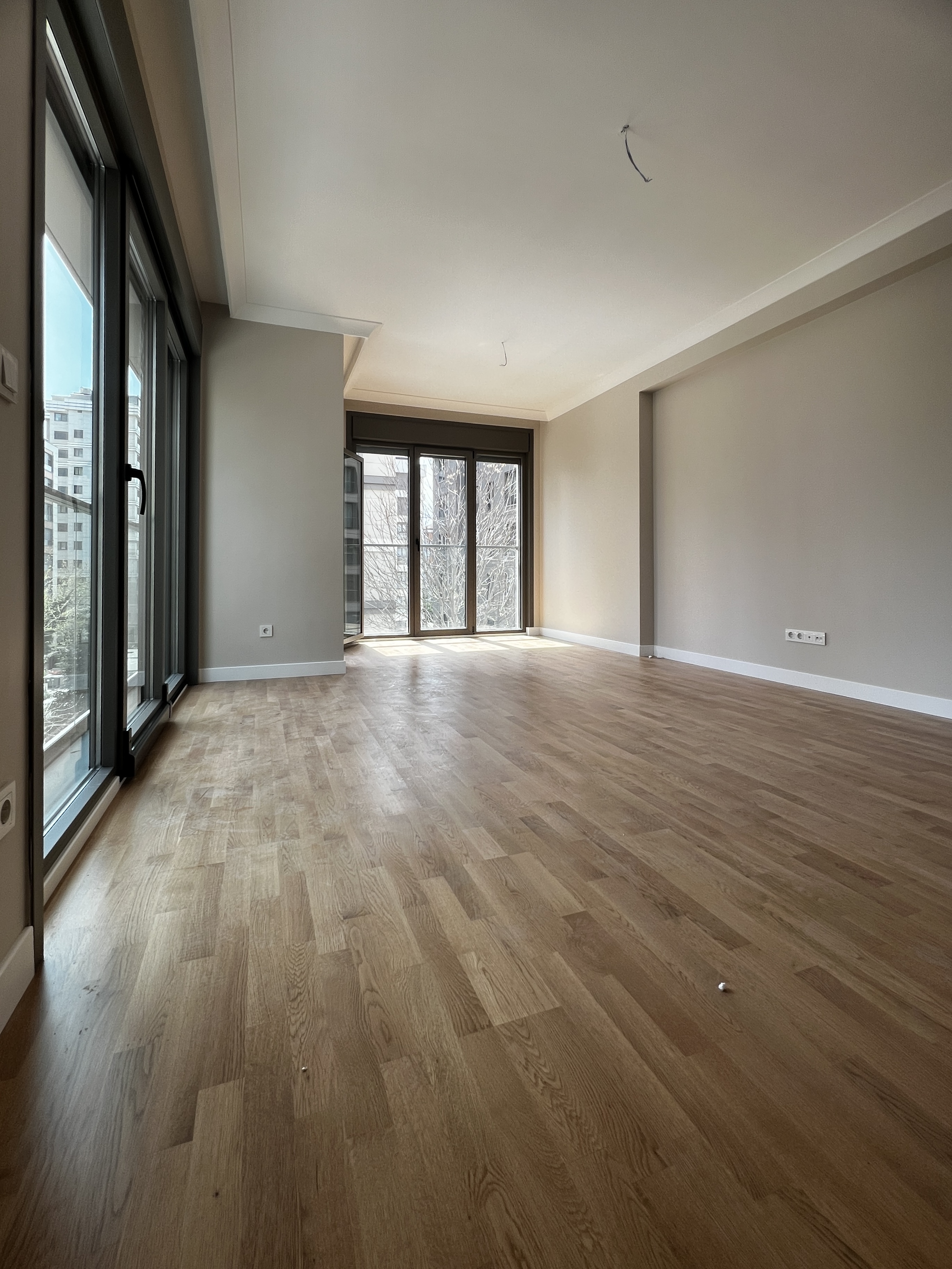 CADDEBOSTAN SAHİLDE İŞ YERİNE KONUTA 125M2 3+1 BALKONLU SIFIR