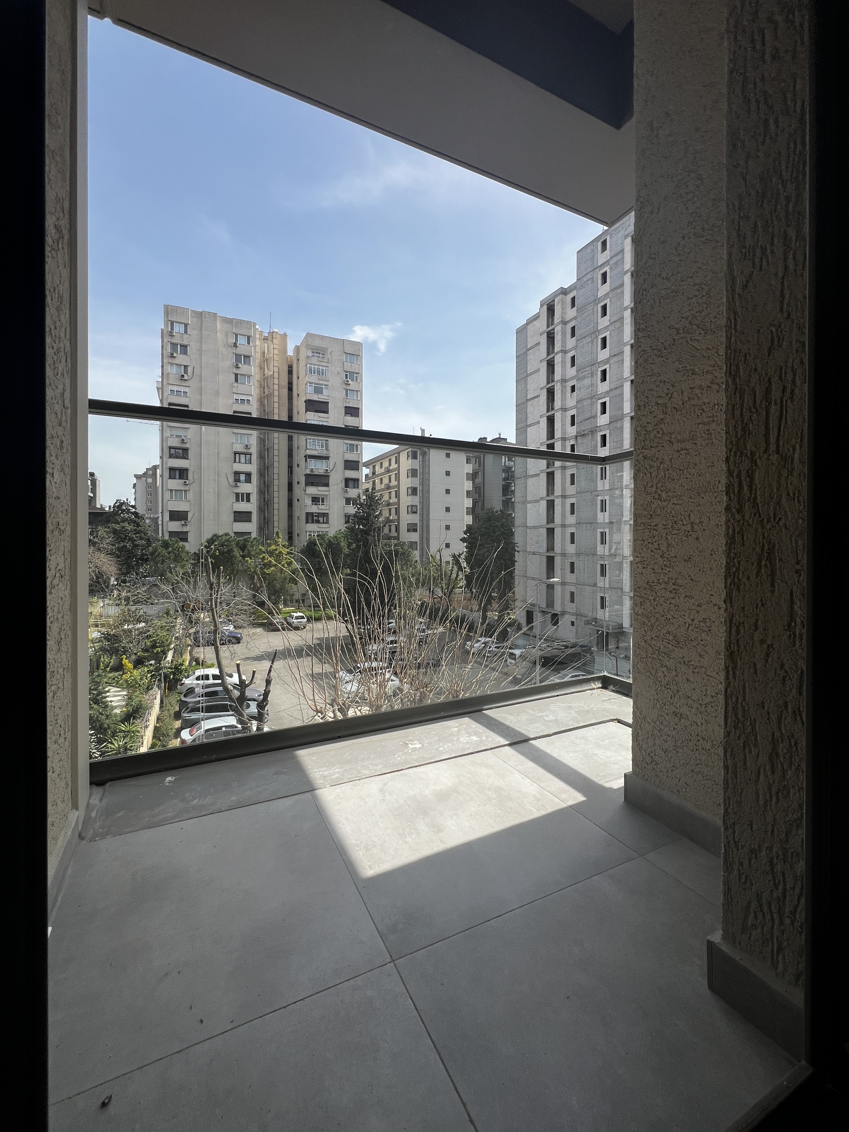 CADDEBOSTAN SAHİLDE İŞ YERİNE KONUTA 125M2 3+1 BALKONLU SIFIR