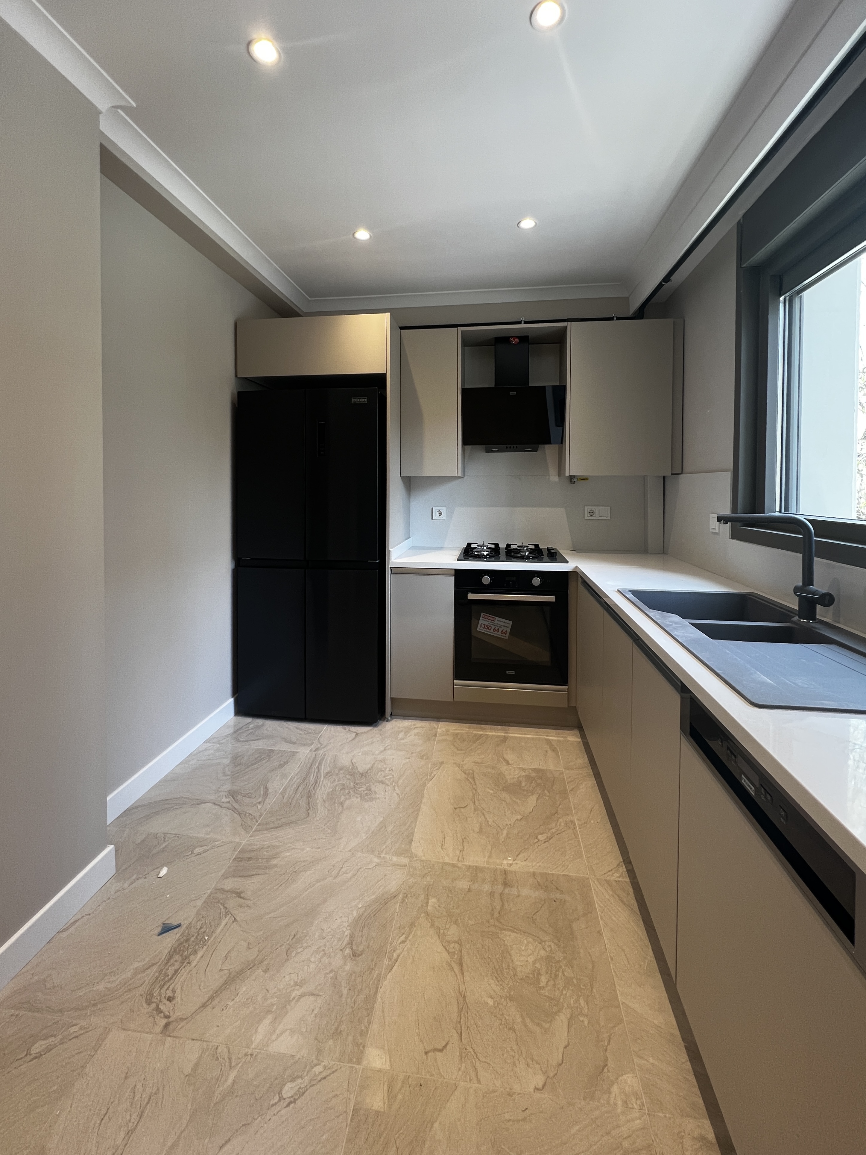 CADDEBOSTAN SAHİLDE İŞ YERİNE KONUTA 125M2 3+1 BALKONLU SIFIR