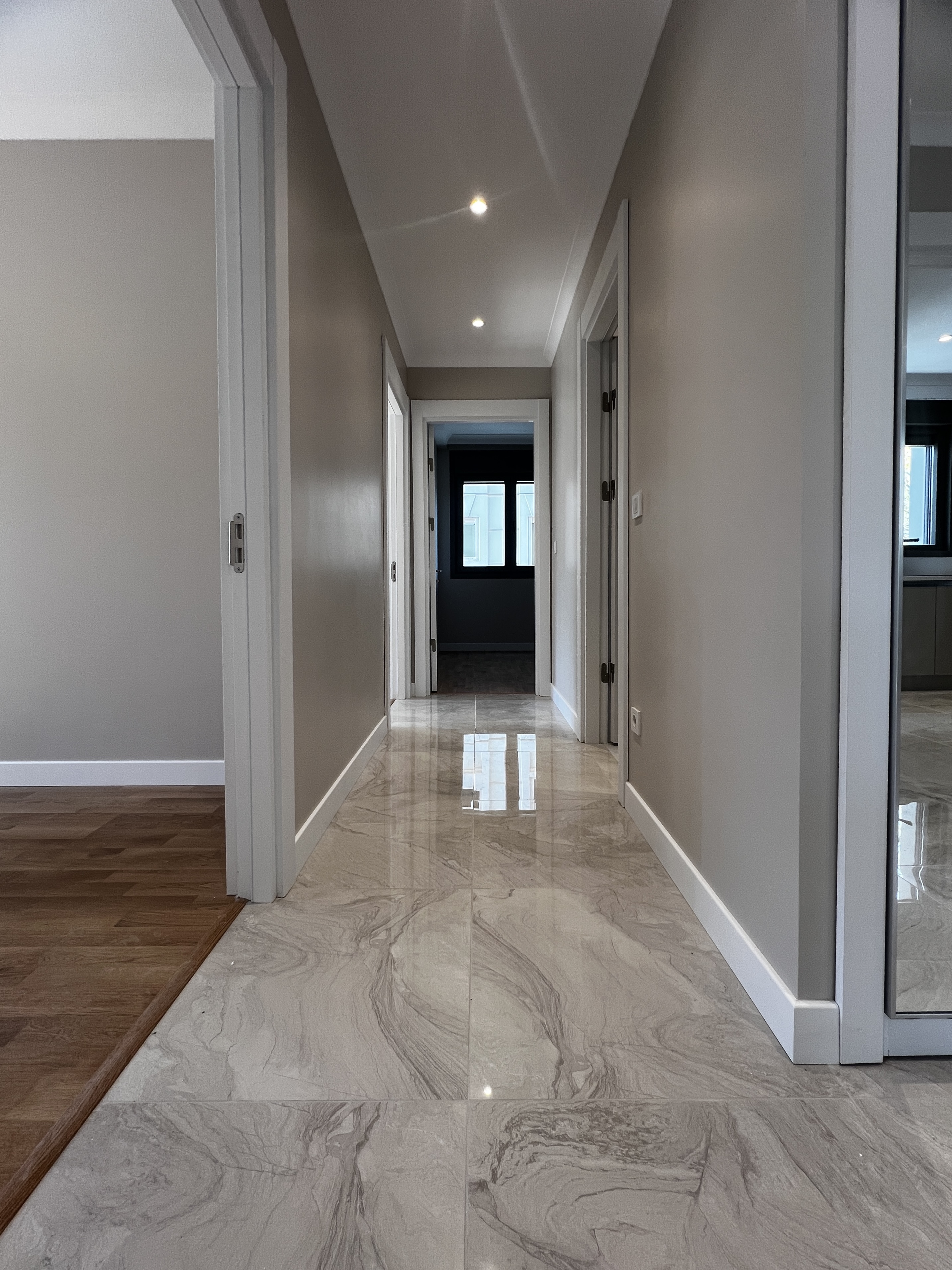 CADDEBOSTAN SAHİLDE İŞ YERİNE KONUTA 125M2 3+1 BALKONLU SIFIR