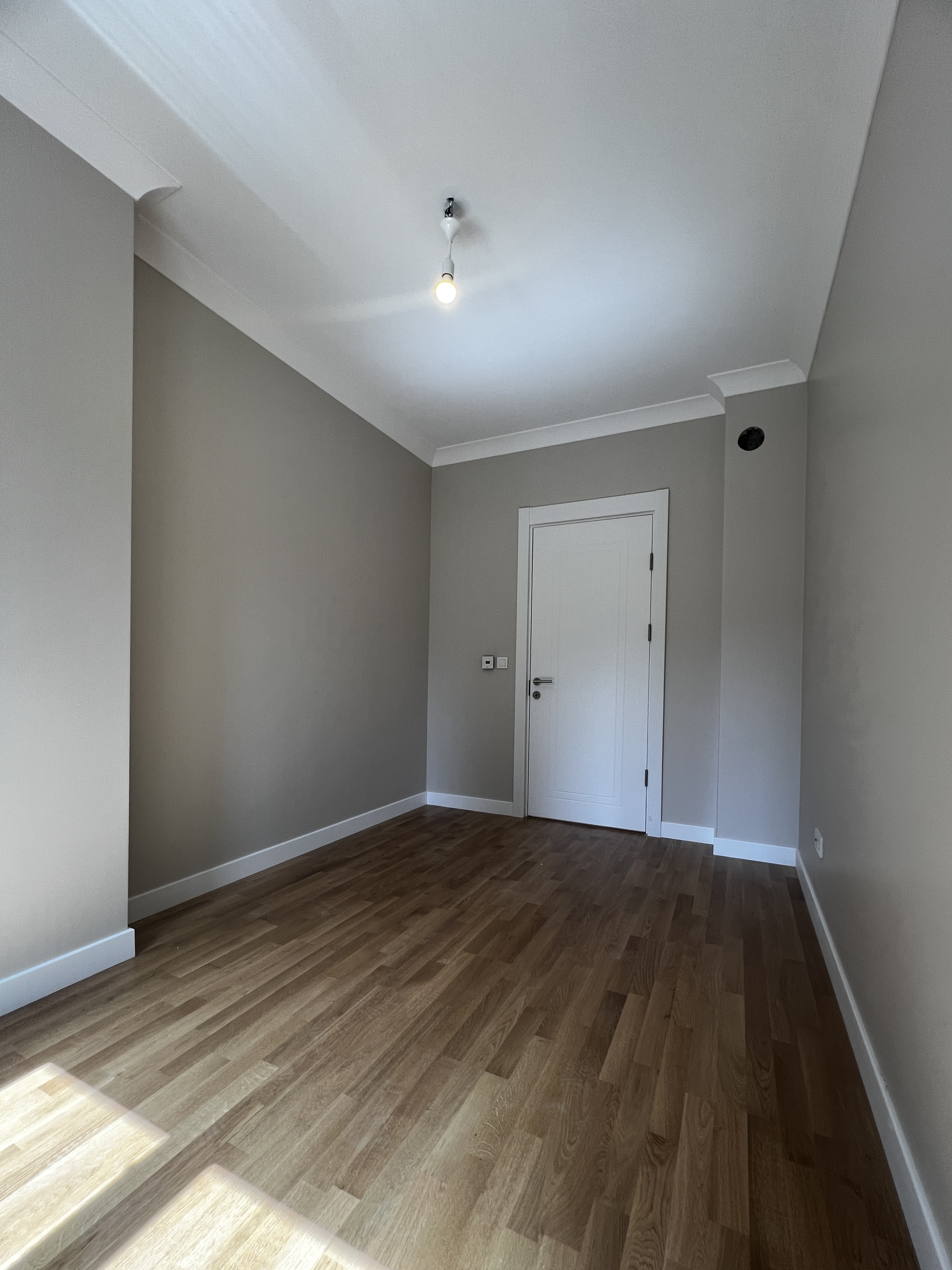 CADDEBOSTAN SAHİLDE İŞ YERİNE KONUTA 125M2 3+1 BALKONLU SIFIR
