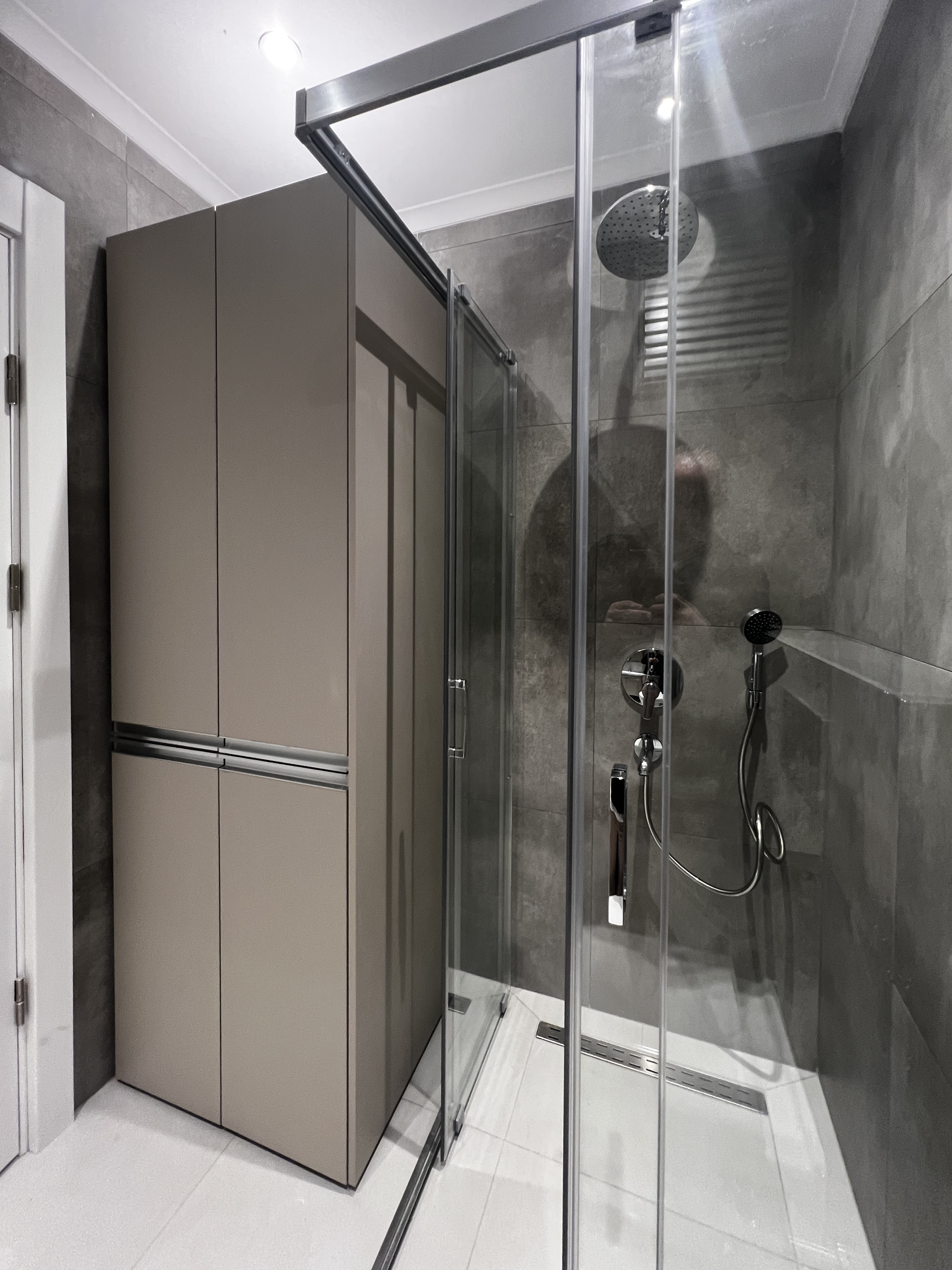 CADDEBOSTAN SAHİLDE İŞ YERİNE KONUTA 125M2 3+1 BALKONLU SIFIR