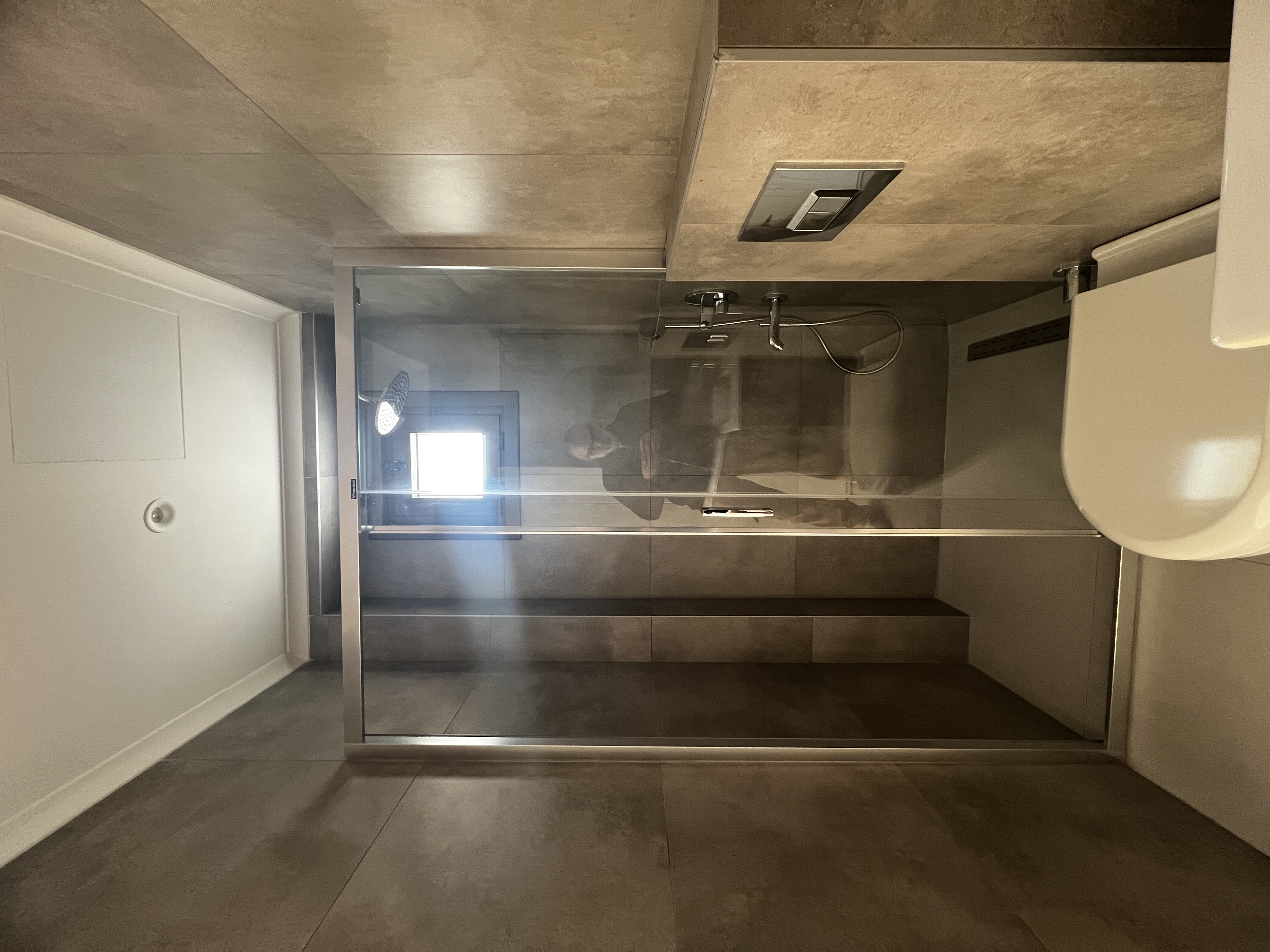 CADDEBOSTAN SAHİLDE İŞ YERİNE KONUTA 125M2 3+1 BALKONLU SIFIR