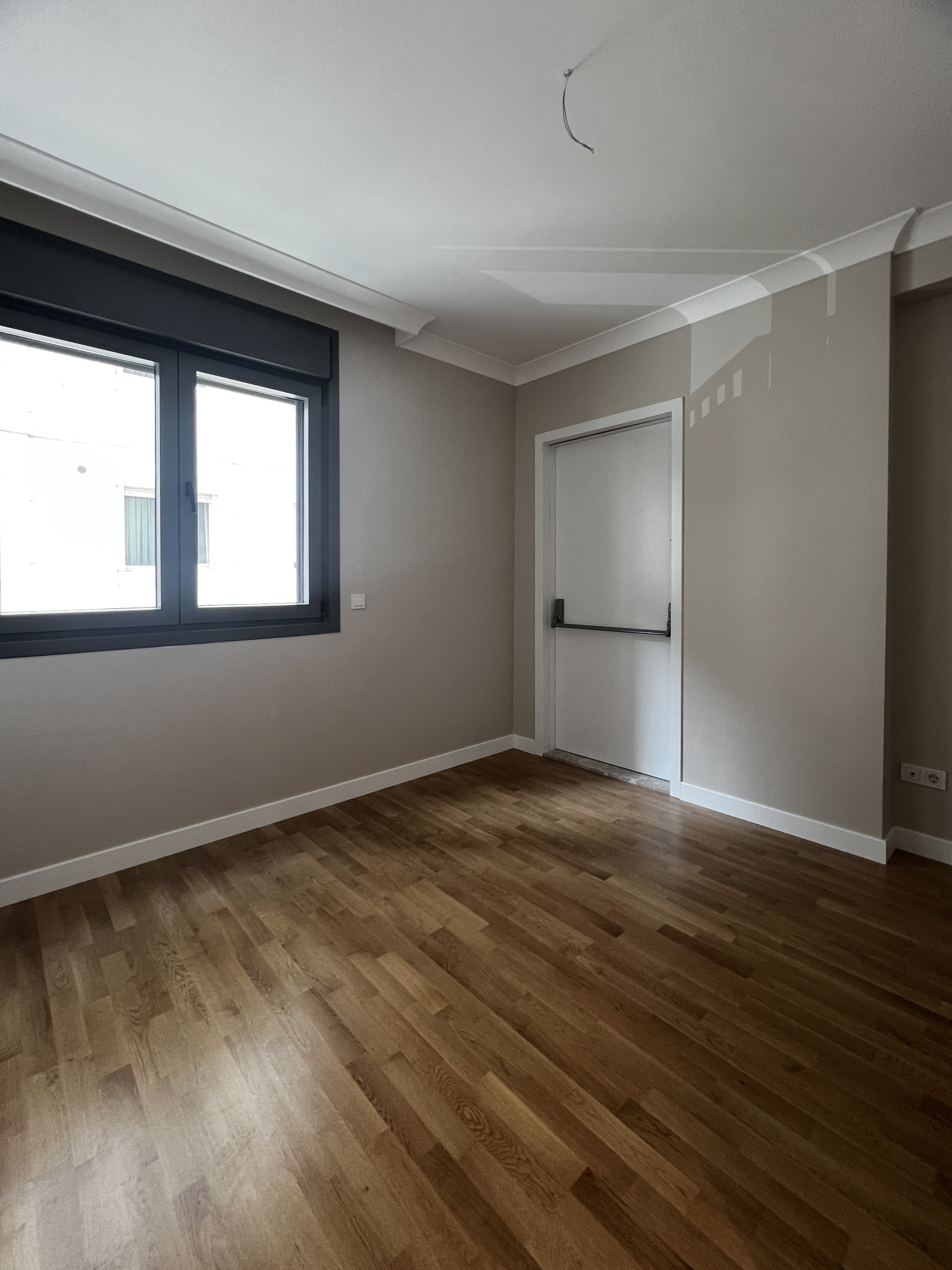 CADDEBOSTAN SAHİLDE İŞ YERİNE KONUTA 125M2 3+1 BALKONLU SIFIR