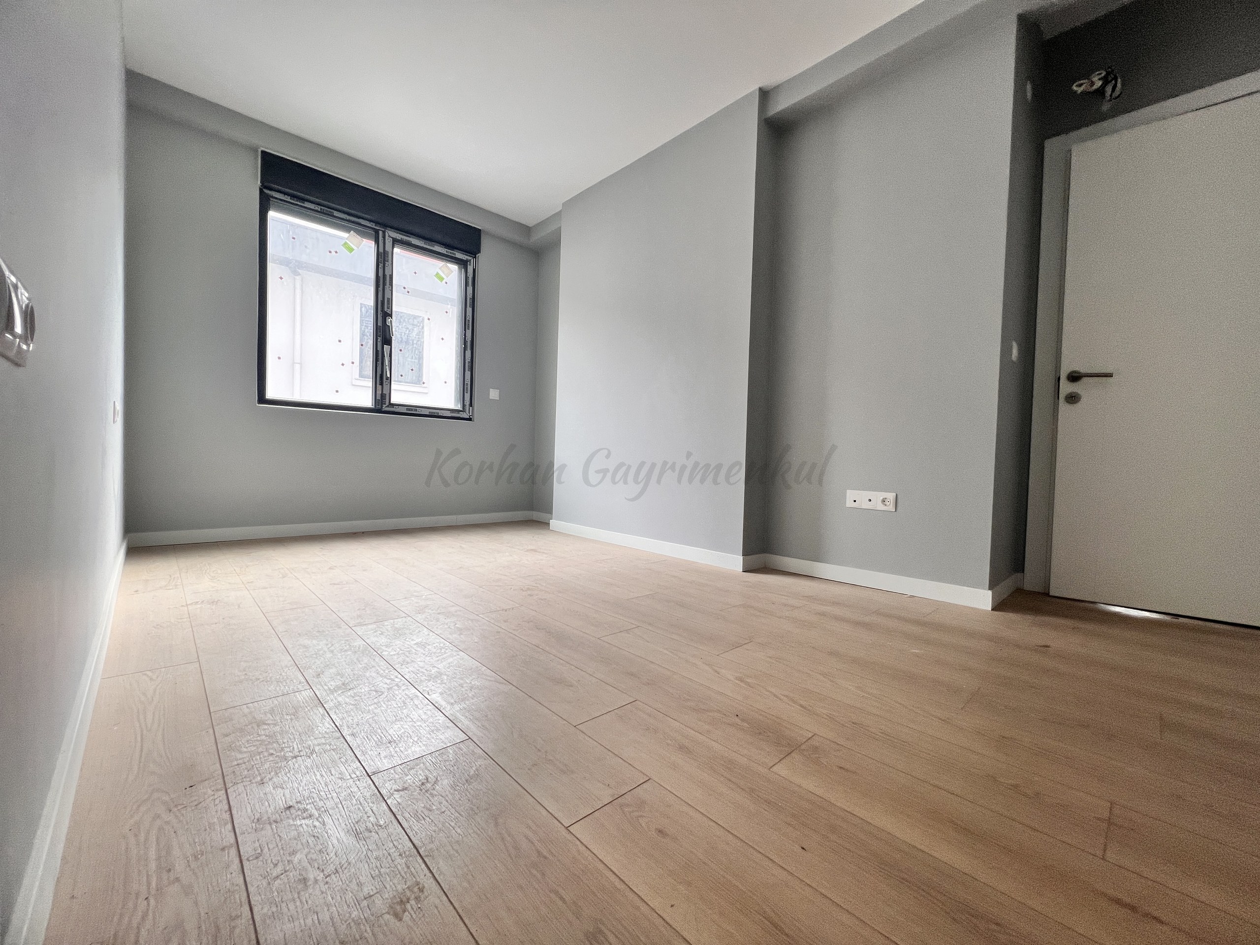 GÖZTEPE BAĞDAT CADDESİNE YÜRÜME MESAFESİNDE BALKONLU 90M2 NET3+1