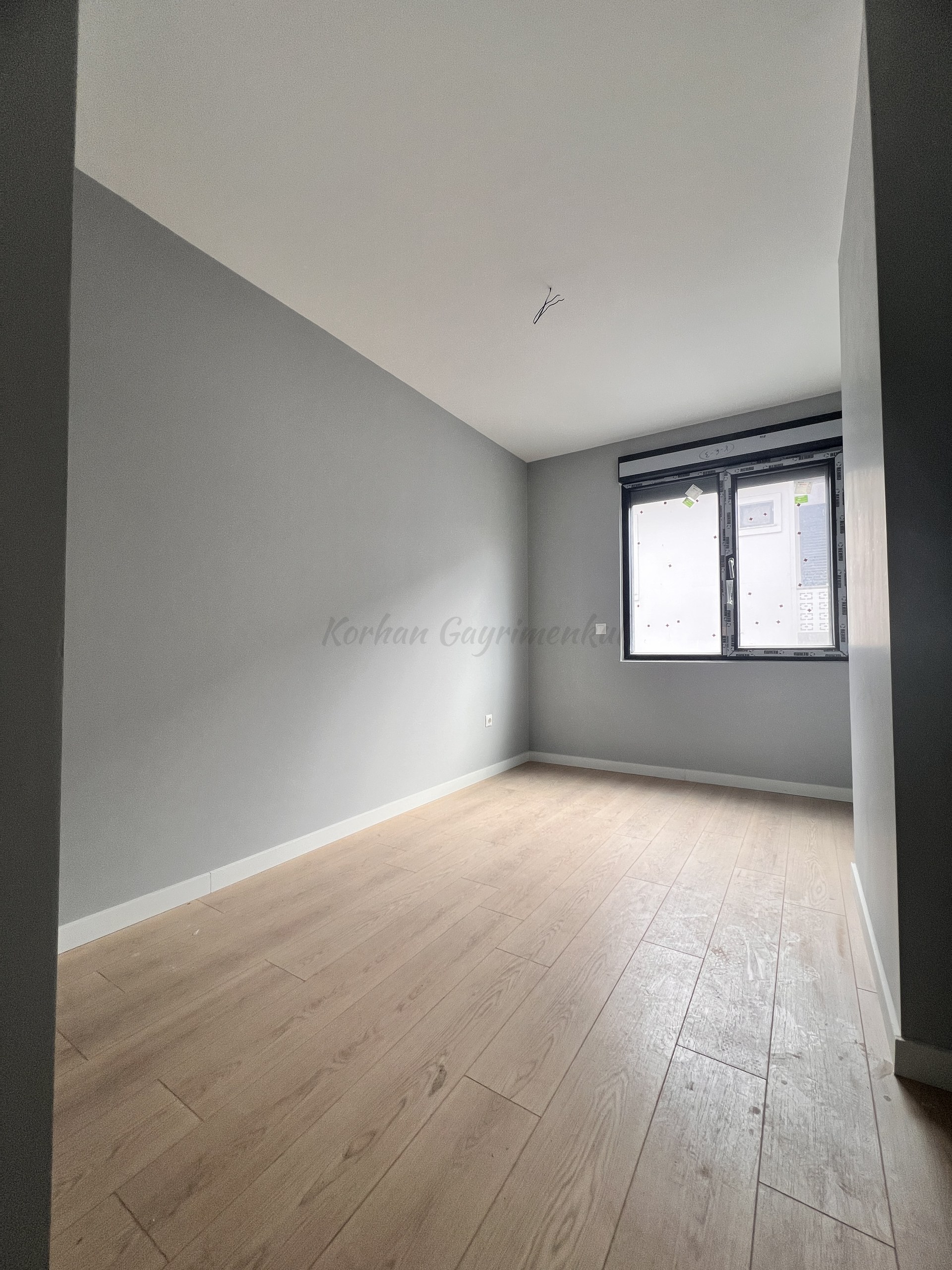 GÖZTEPE BAĞDAT CADDESİNE YÜRÜME MESAFESİNDE BALKONLU 90M2 NET3+1