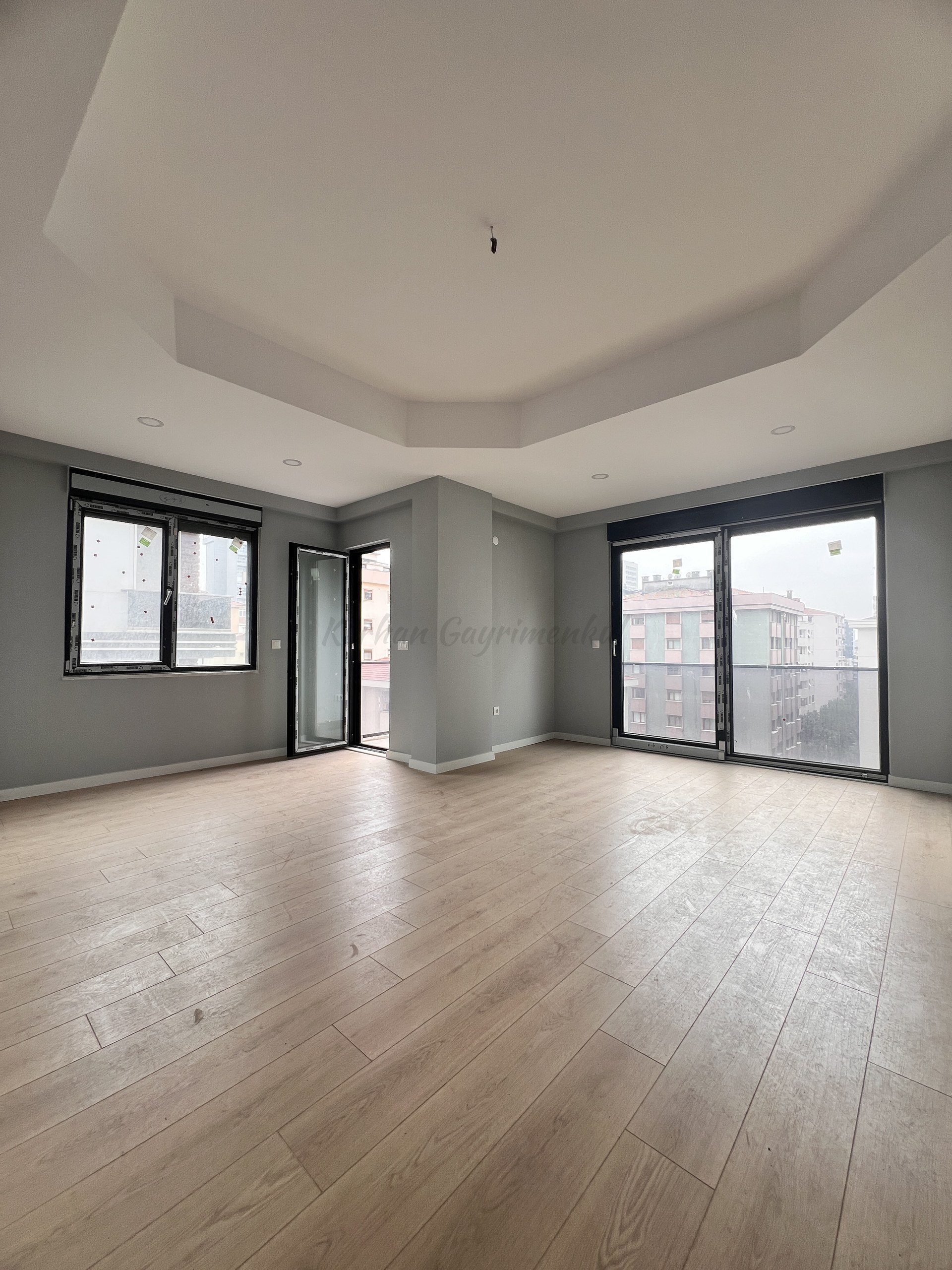 GÖZTEPE BAĞDAT CADDESİNE YÜRÜME MESAFESİNDE BALKONLU 90M2 NET3+1