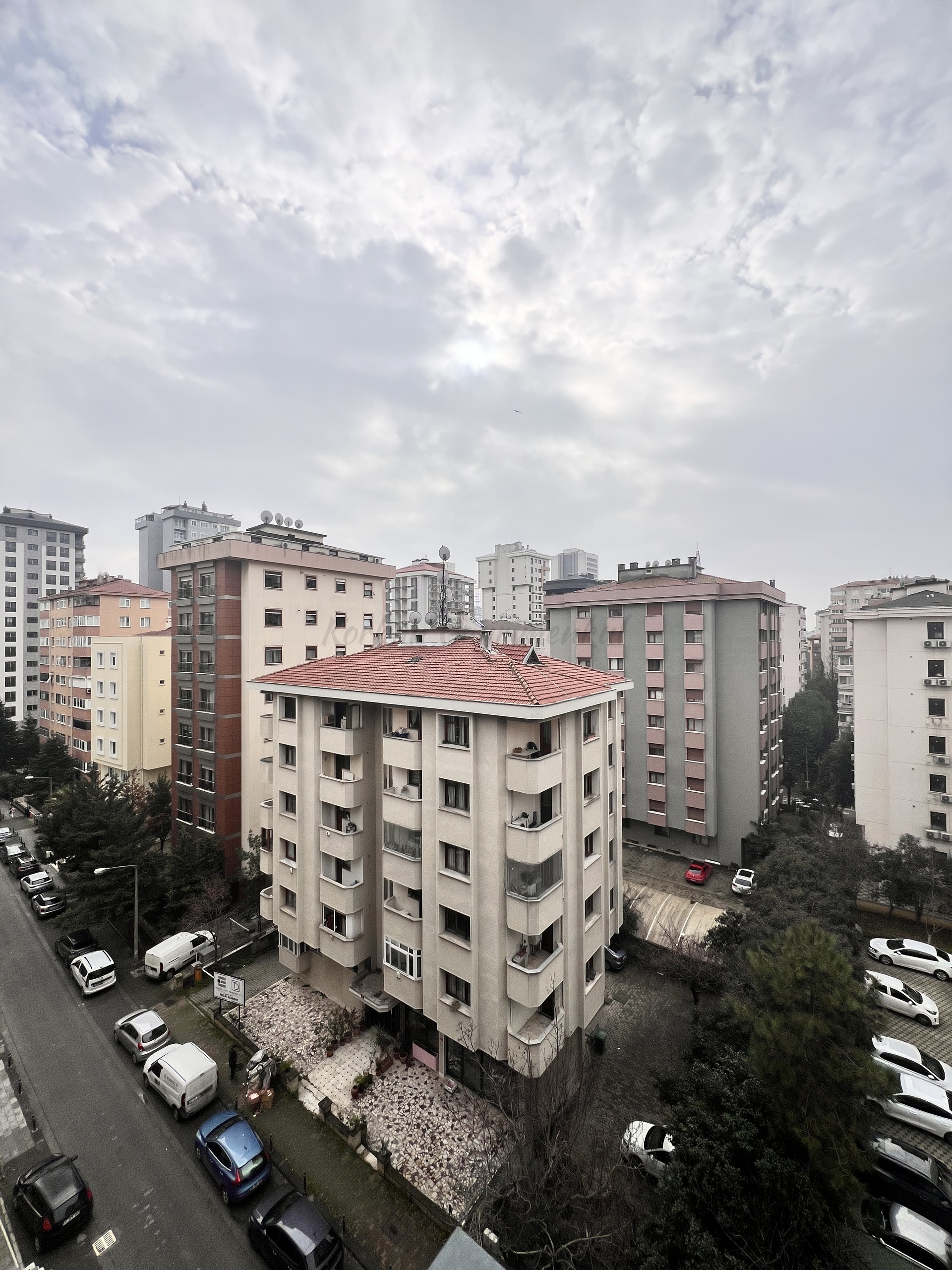 GÖZTEPE BAĞDAT CADDESİNE YÜRÜME MESAFESİNDE BALKONLU 90M2 NET3+1