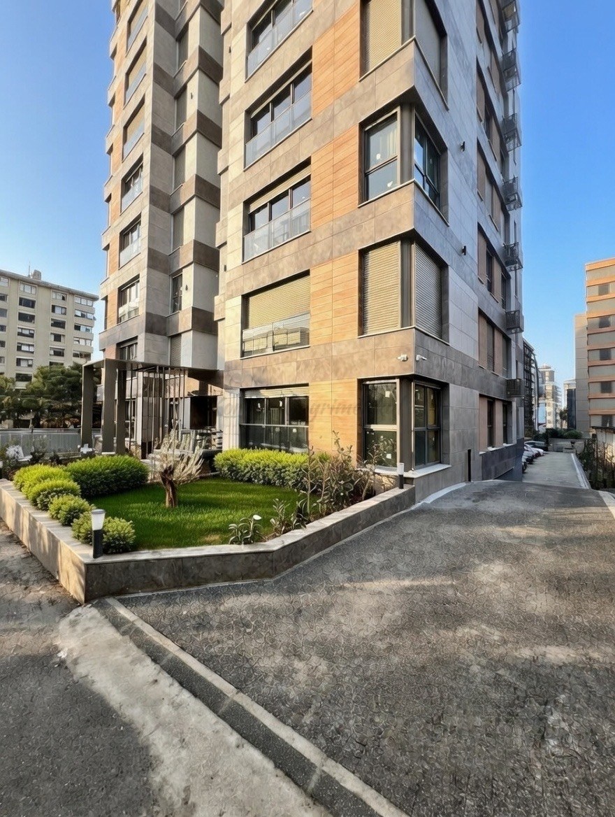 SUADİYE ÇATALÇEŞMEDE BAĞDAT'A 4. BİNA 105 NET HAVUZLU 3+1