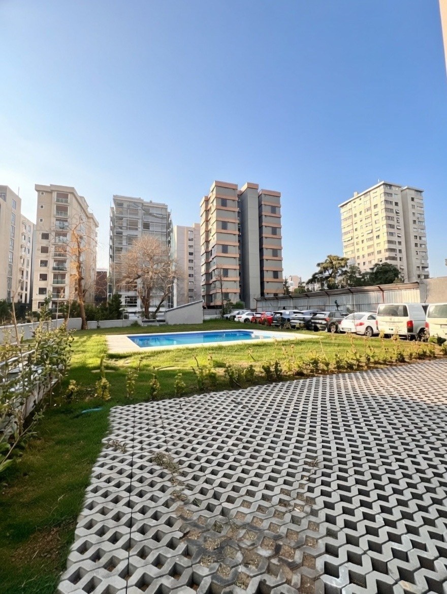 SUADİYE ÇATALÇEŞMEDE BAĞDAT'A 4. BİNA 105 NET HAVUZLU 3+1