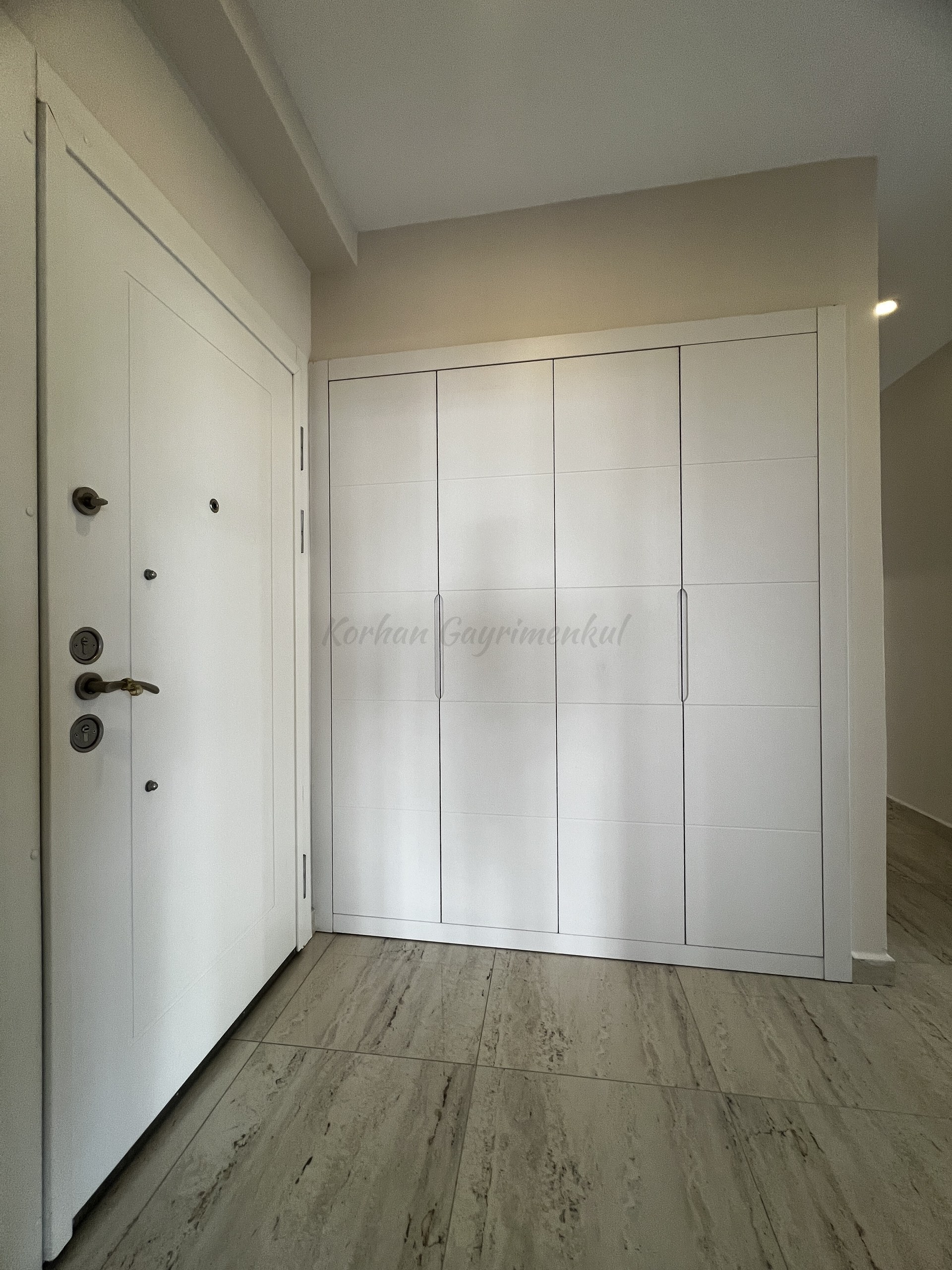 CADDEBOSTAN SAHİLDE CKM'YE KOMŞU BALKONLU 105M2 NET 3+1