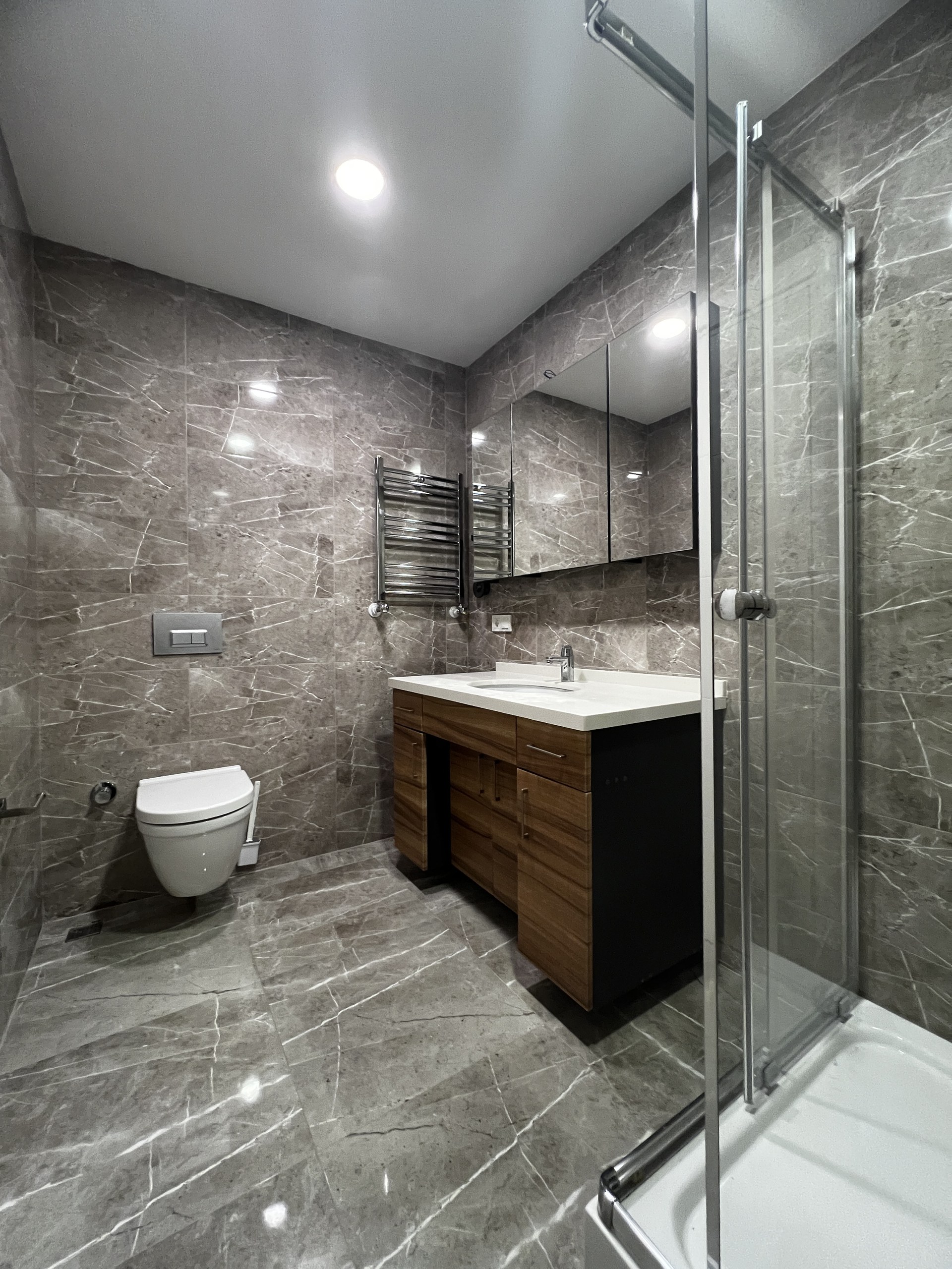 CADDEBOSTAN SAHİLDE CKM'YE KOMŞU BALKONLU 105M2 NET 3+1