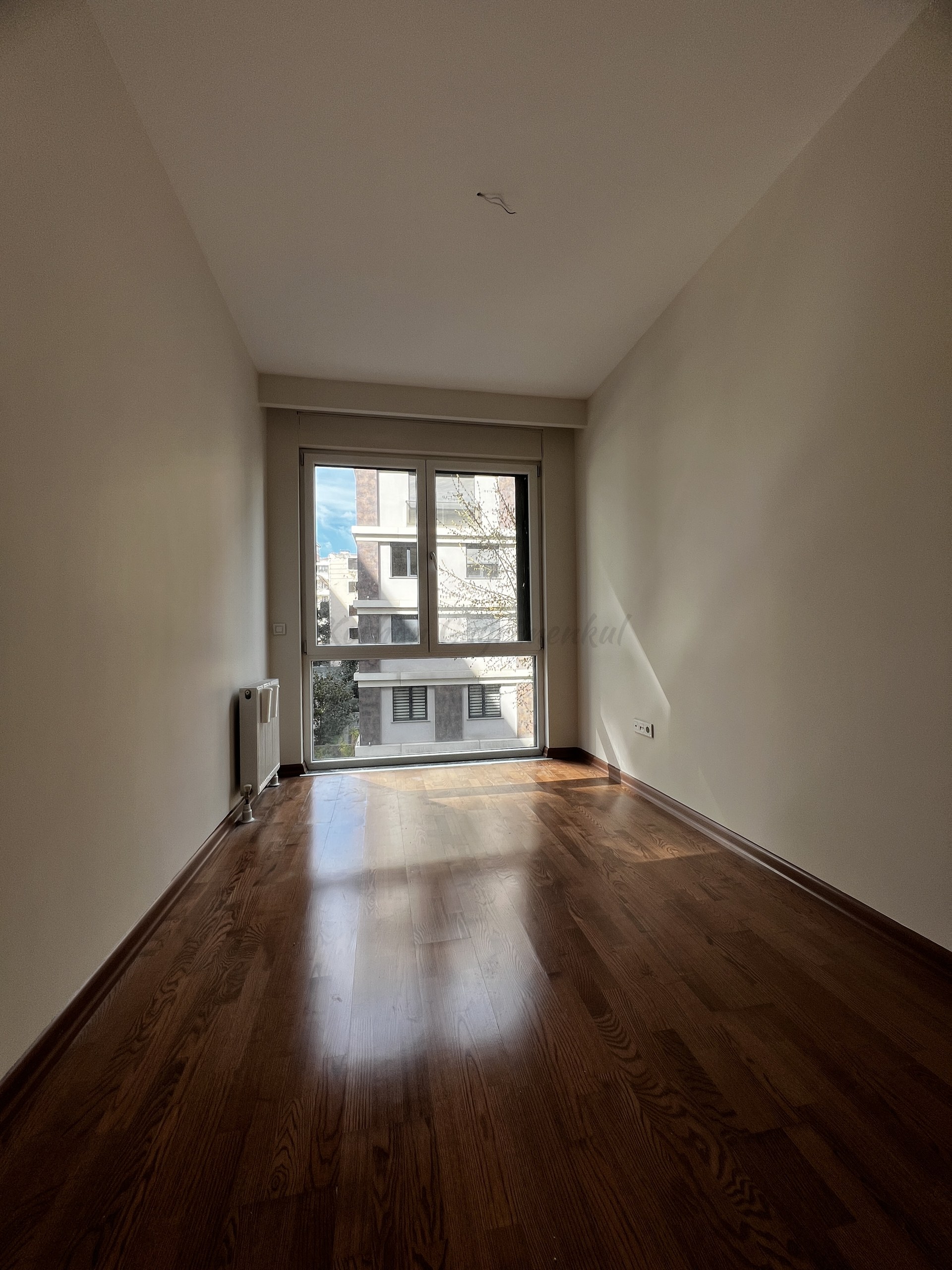 CADDEBOSTAN SAHİLDE CKM'YE KOMŞU BALKONLU 105M2 NET 3+1
