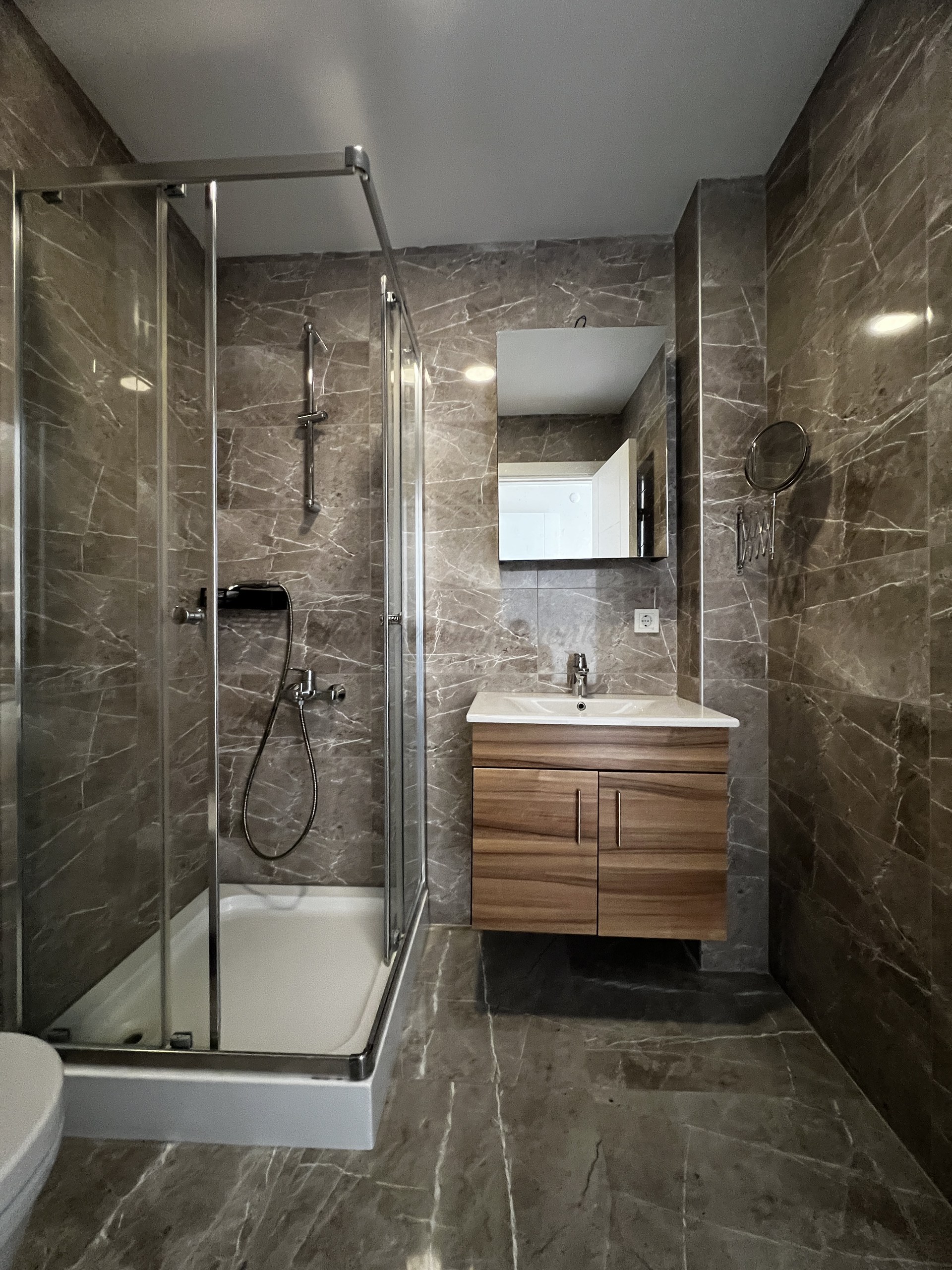 CADDEBOSTAN SAHİLDE CKM'YE KOMŞU BALKONLU 105M2 NET 3+1