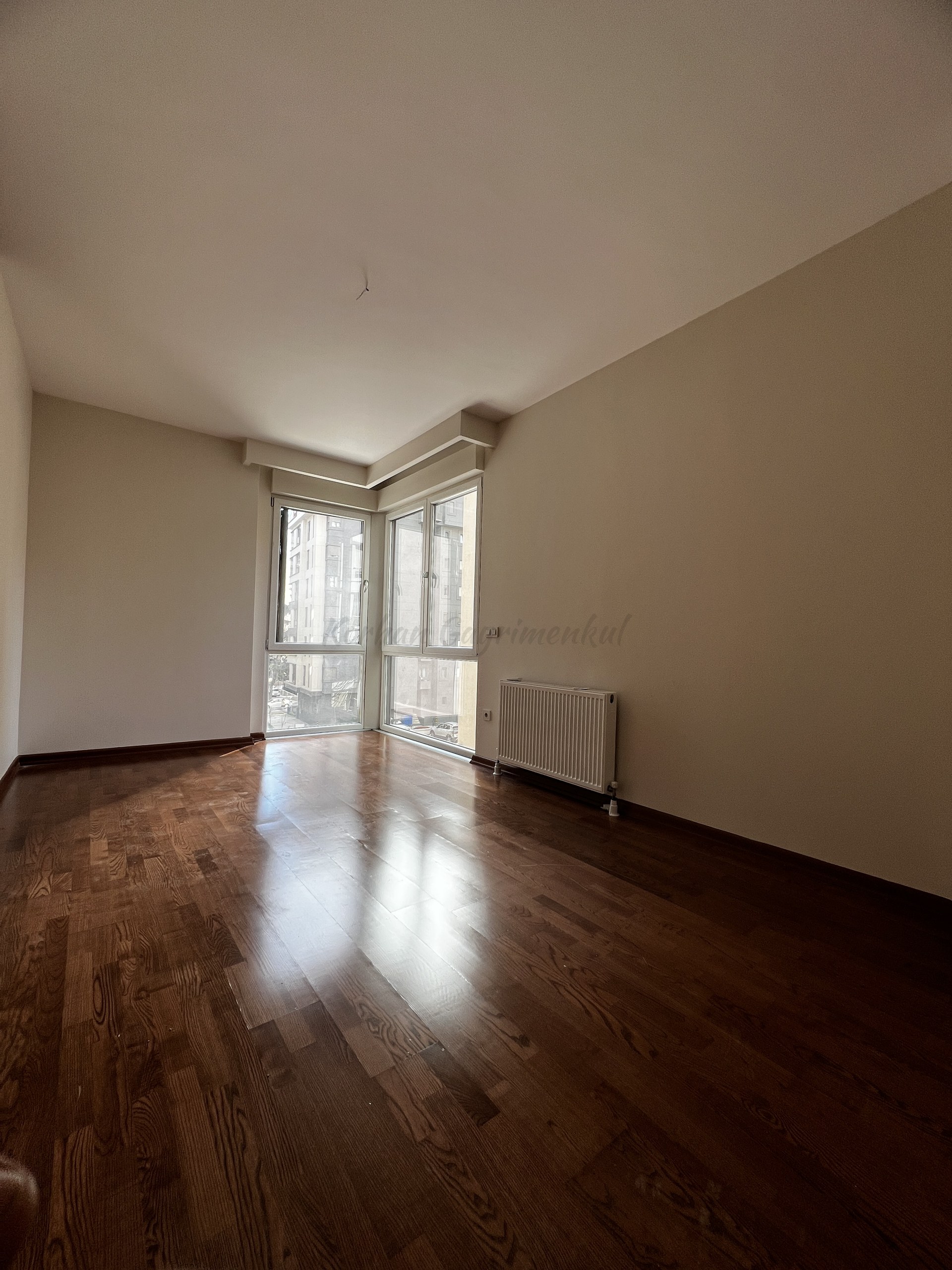 CADDEBOSTAN SAHİLDE CKM'YE KOMŞU BALKONLU 105M2 NET 3+1