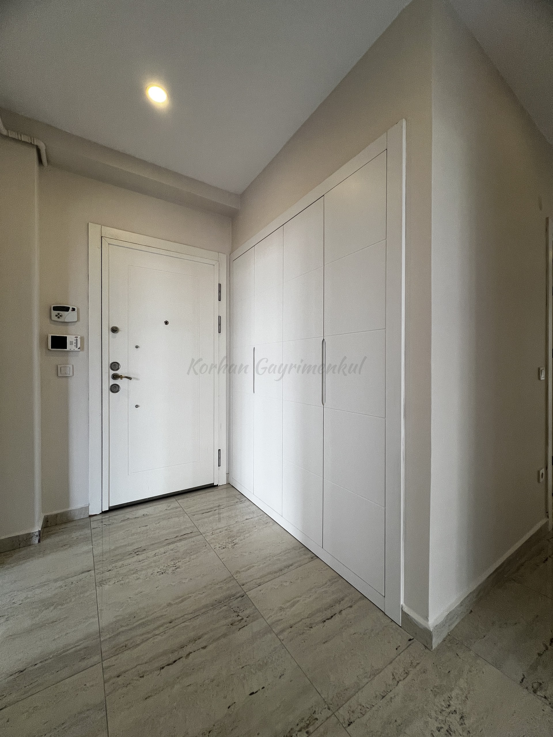 CADDEBOSTAN SAHİLDE CKM'YE KOMŞU BALKONLU 105M2 NET 3+1