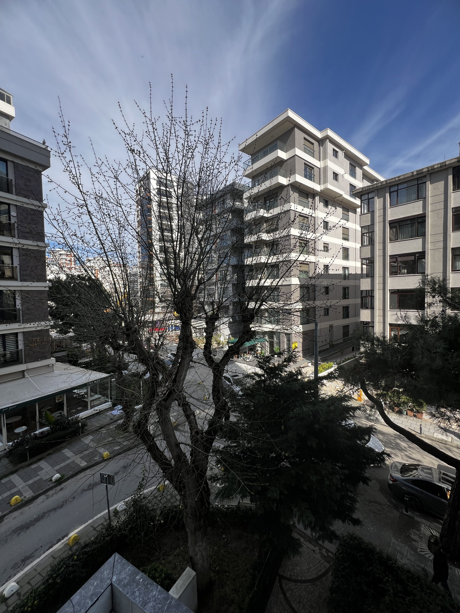CADDEBOSTAN SAHİLDE CKM'YE KOMŞU BALKONLU 105M2 NET 3+1