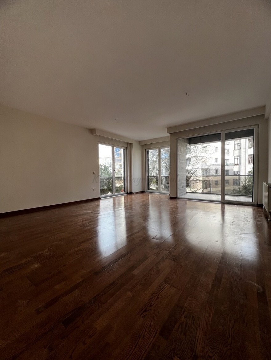 CADDEBOSTAN SAHİLDE CKM'YE KOMŞU BALKONLU 105M2 NET 3+1