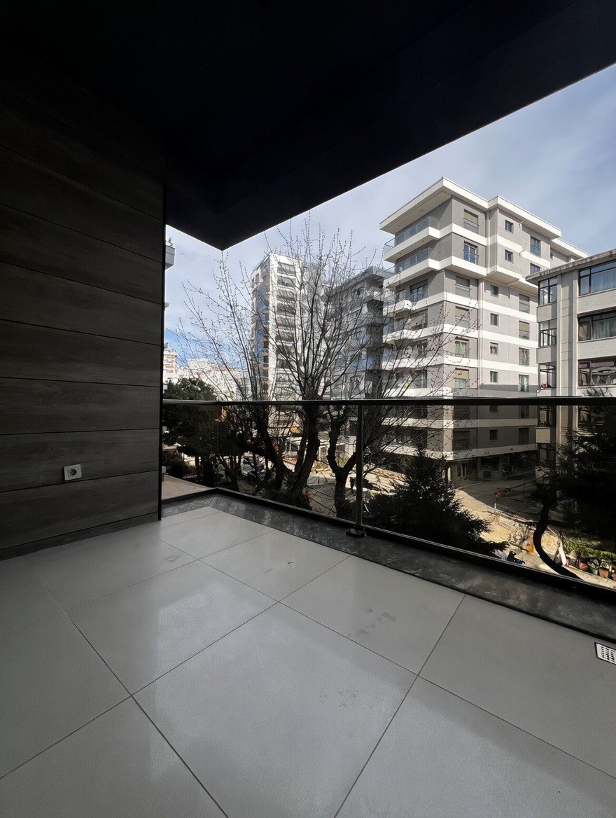 CADDEBOSTAN SAHİLDE CKM'YE KOMŞU BALKONLU 105M2 NET 3+1